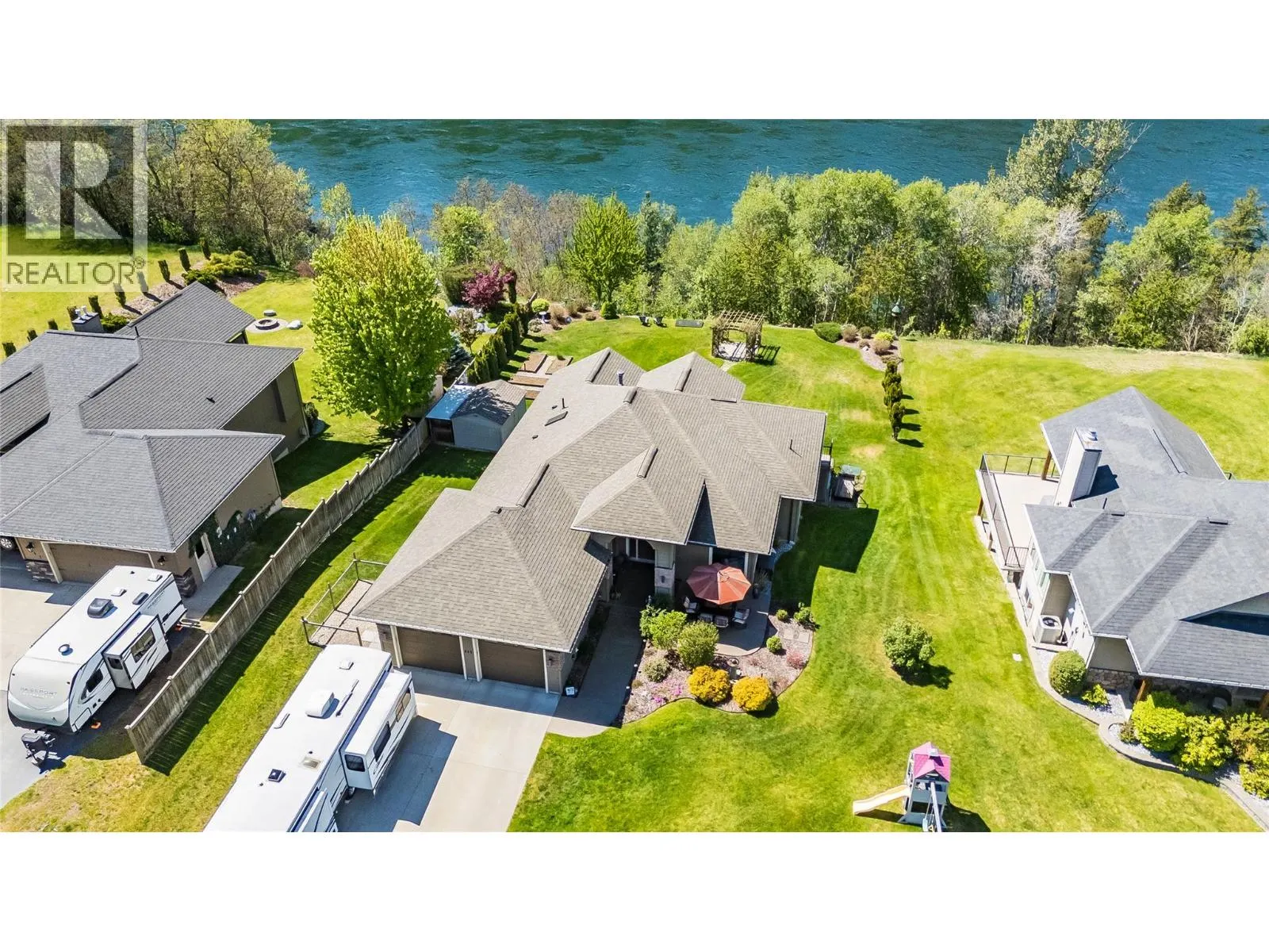 943 Riverview Place