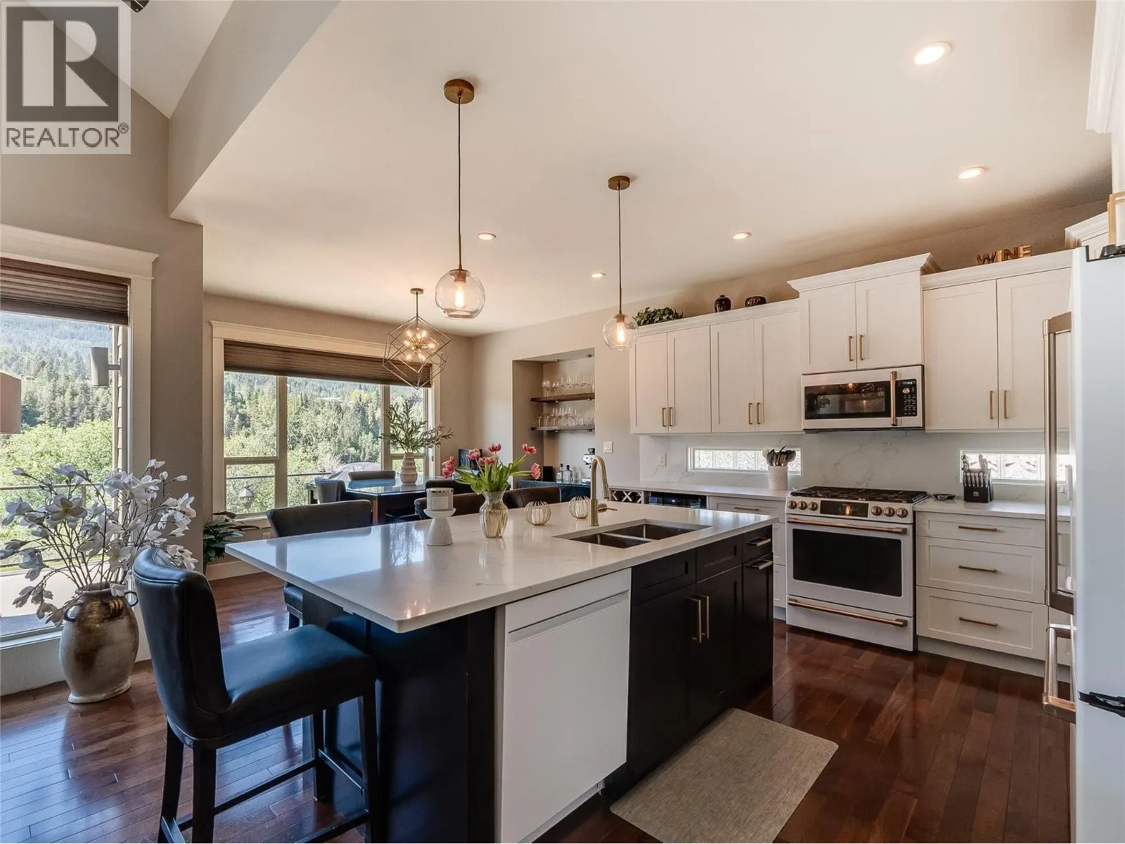 943 Riverview Place