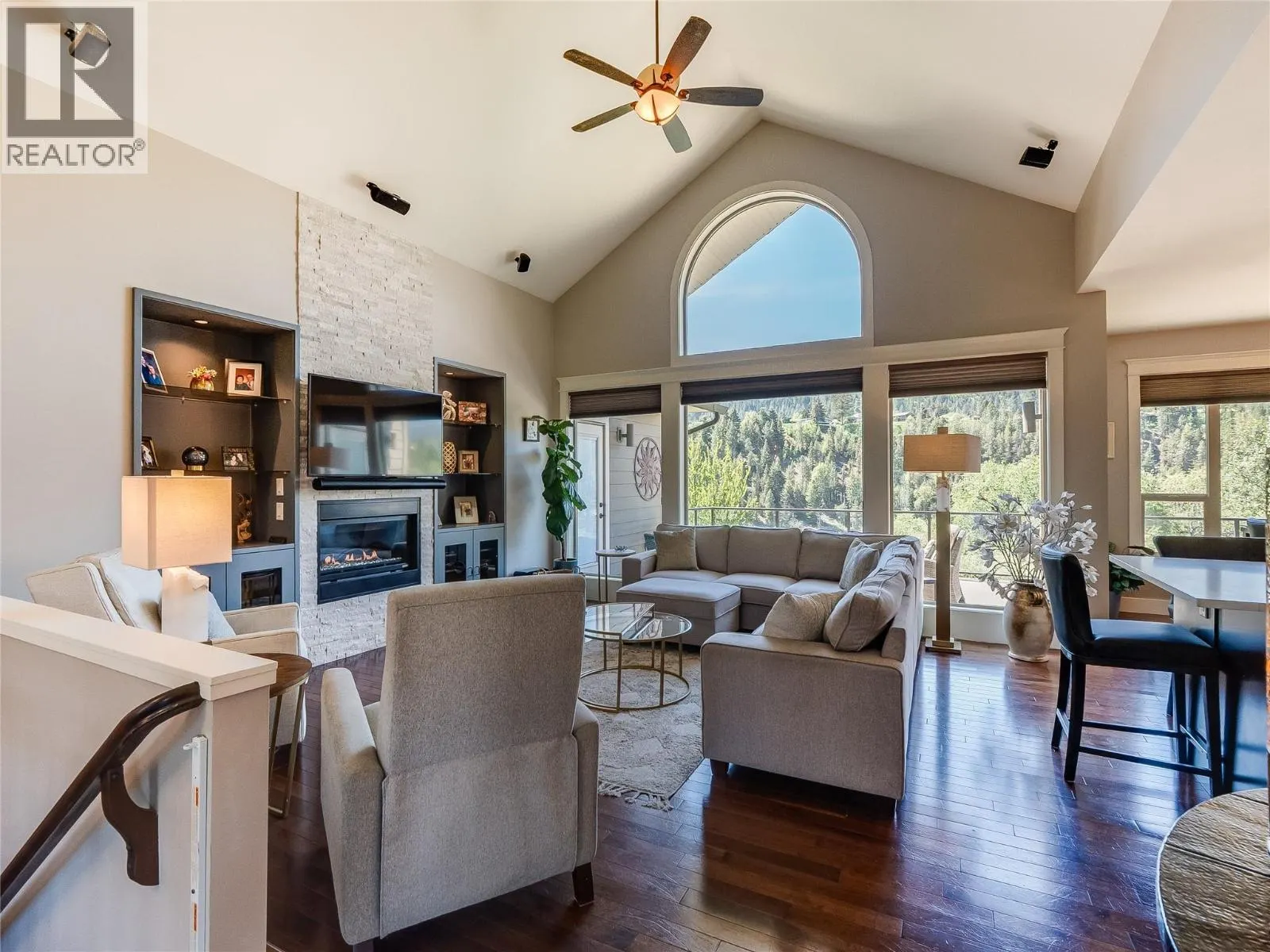 943 Riverview Place
