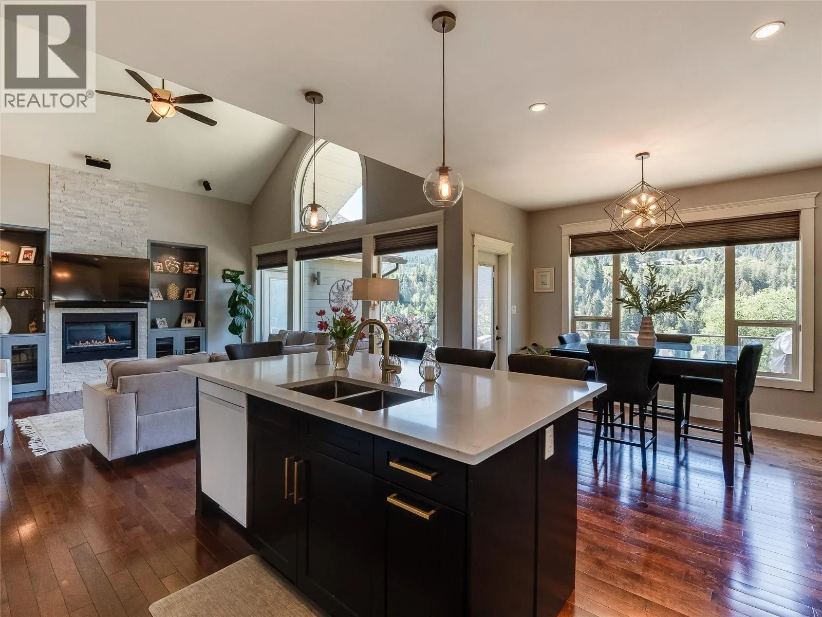 943 Riverview Place