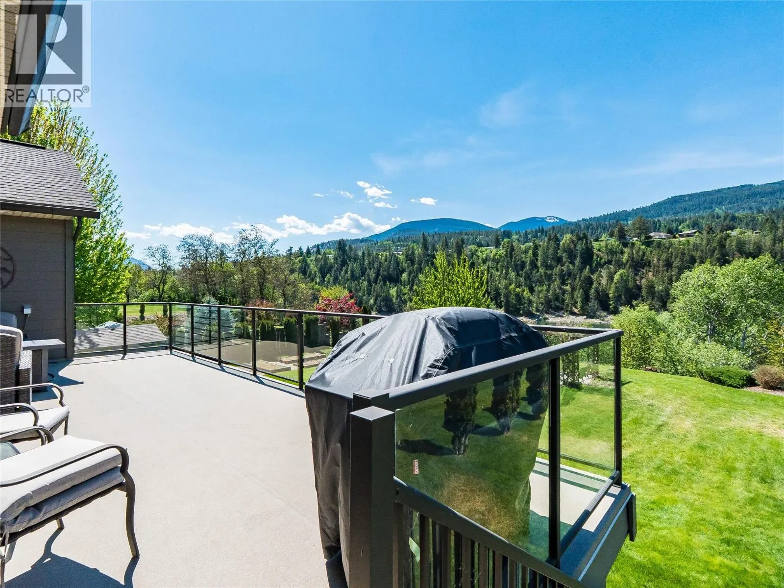 943 Riverview Place