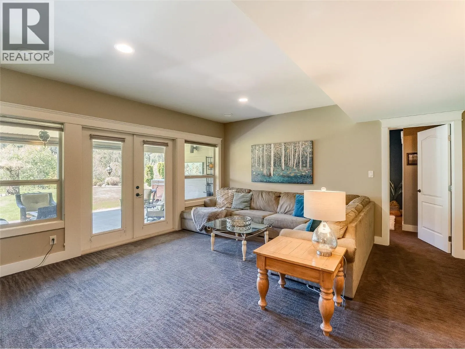 943 Riverview Place