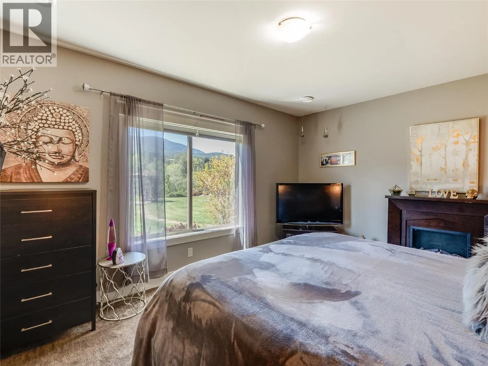 943 Riverview Place
