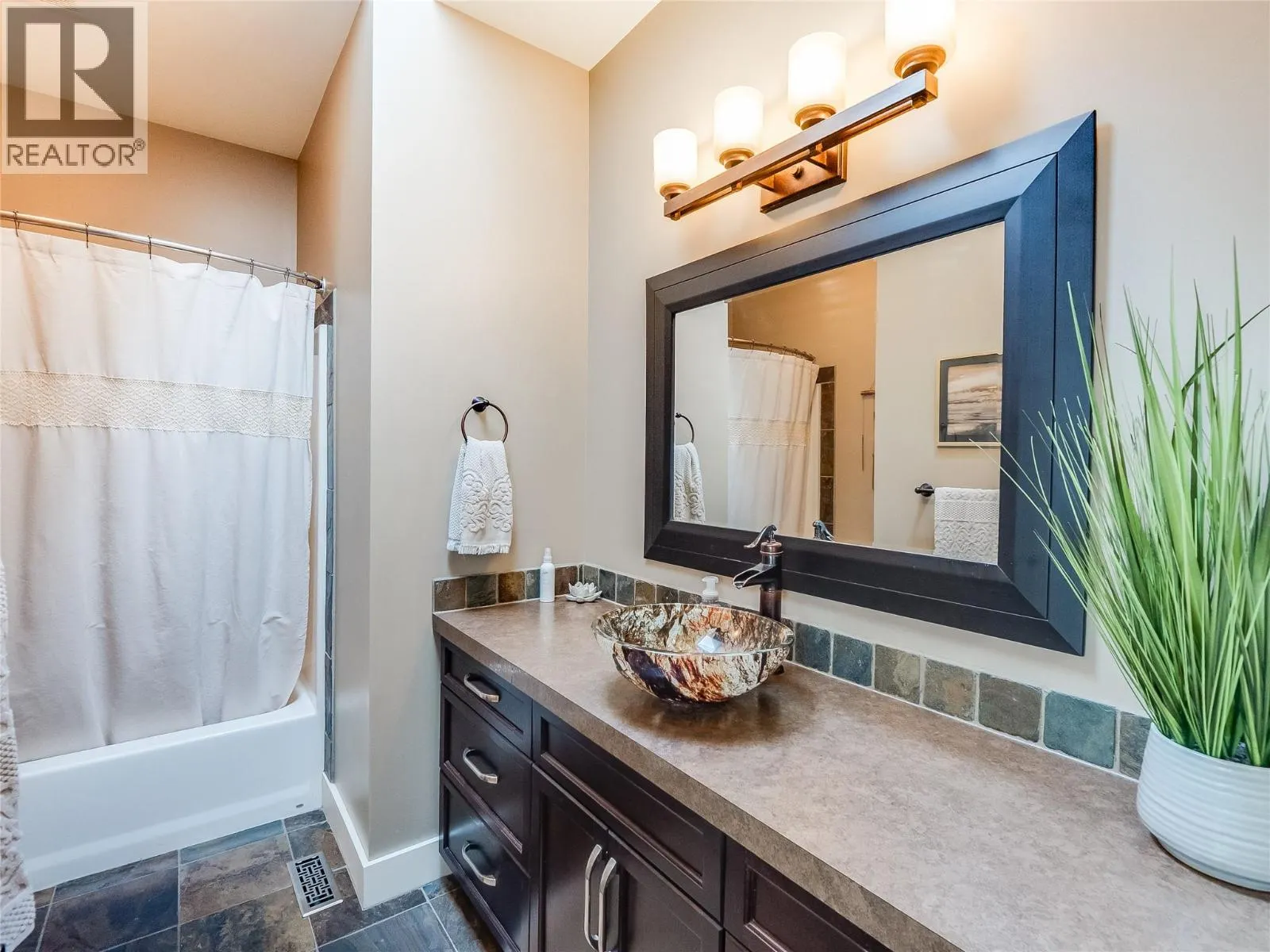 943 Riverview Place