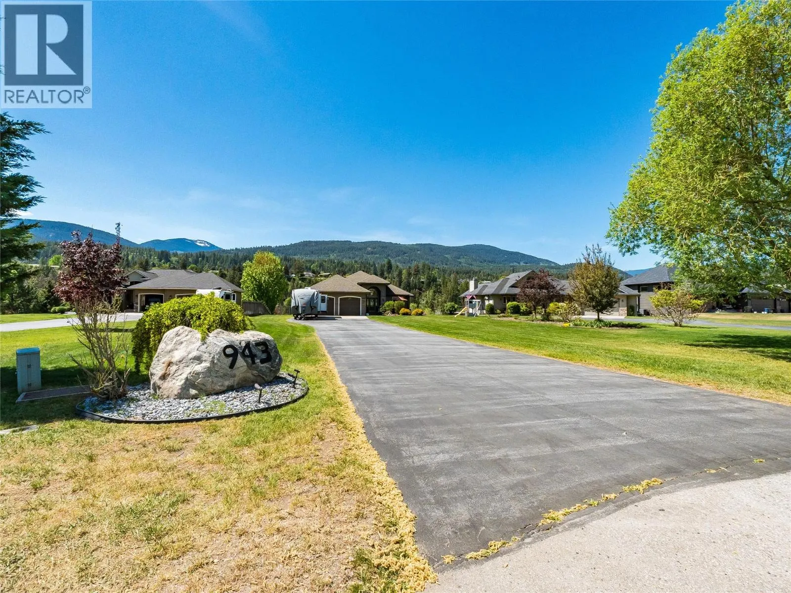 943 Riverview Place