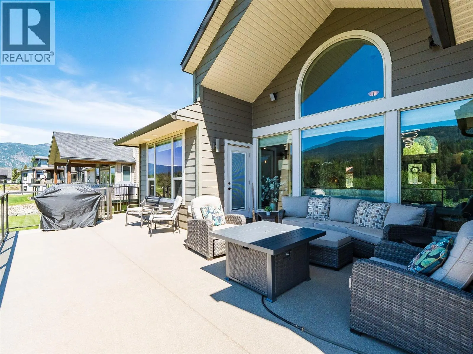 943 Riverview Place