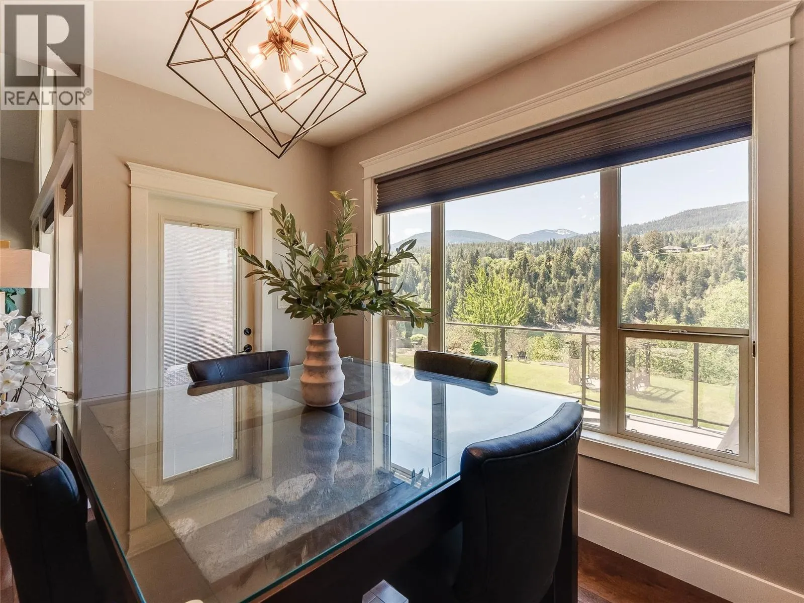943 Riverview Place