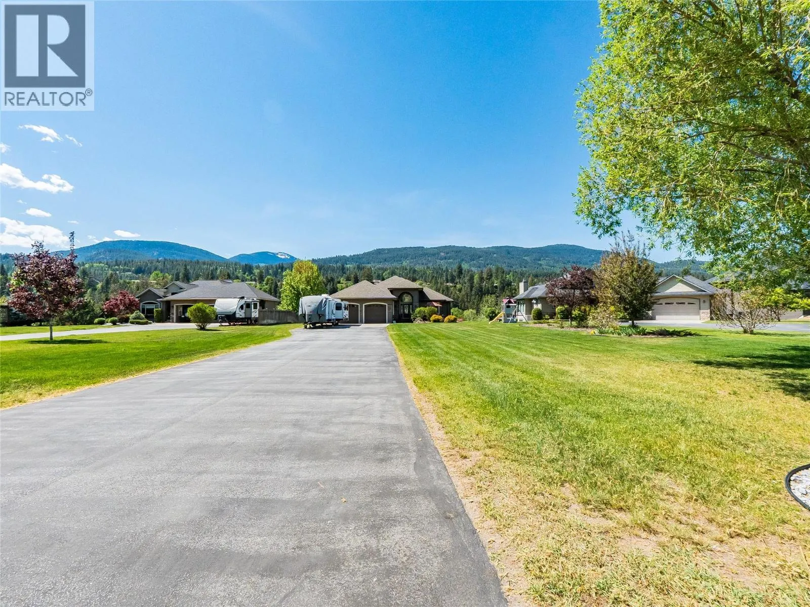 943 Riverview Place