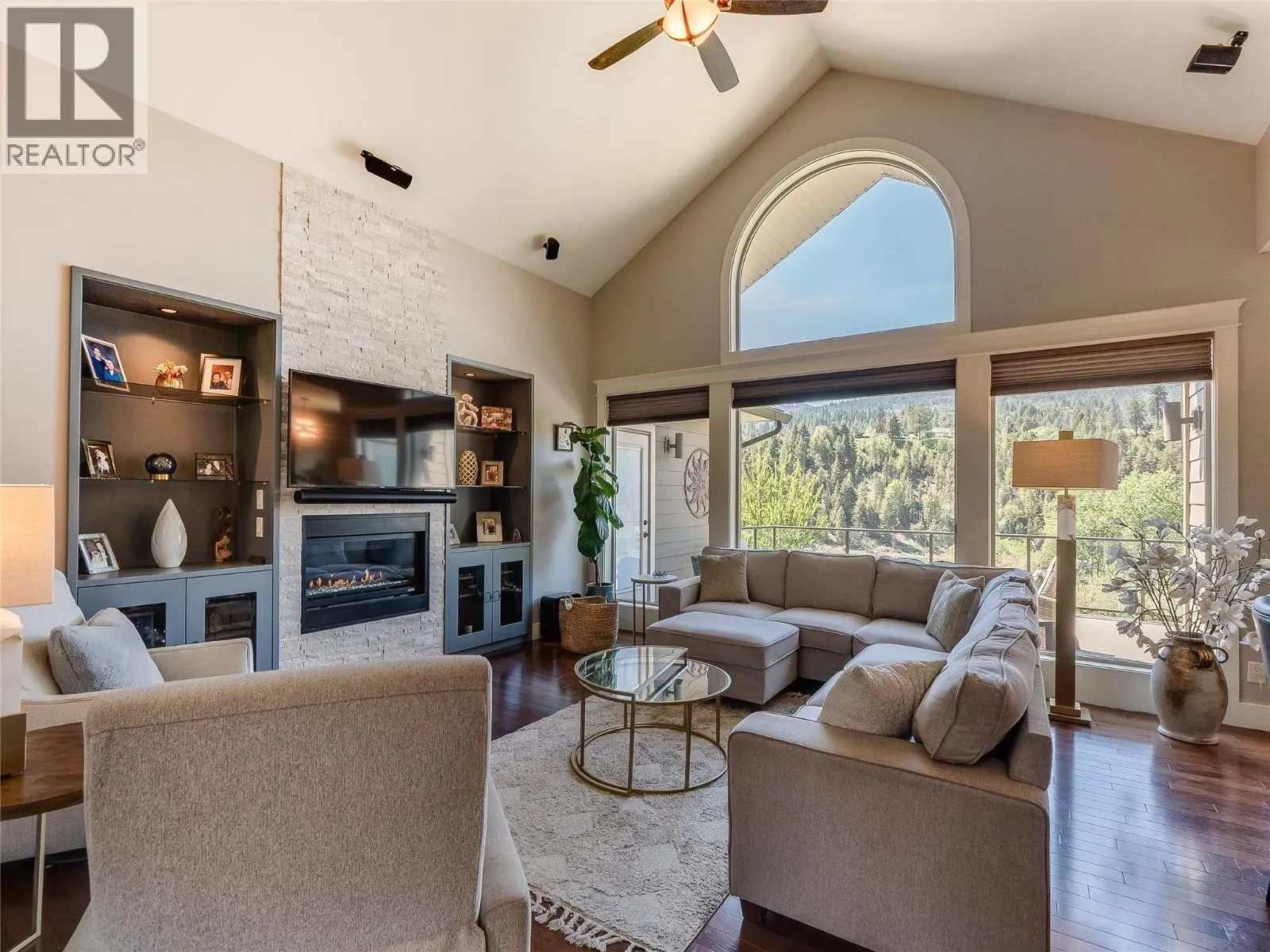 943 Riverview Place