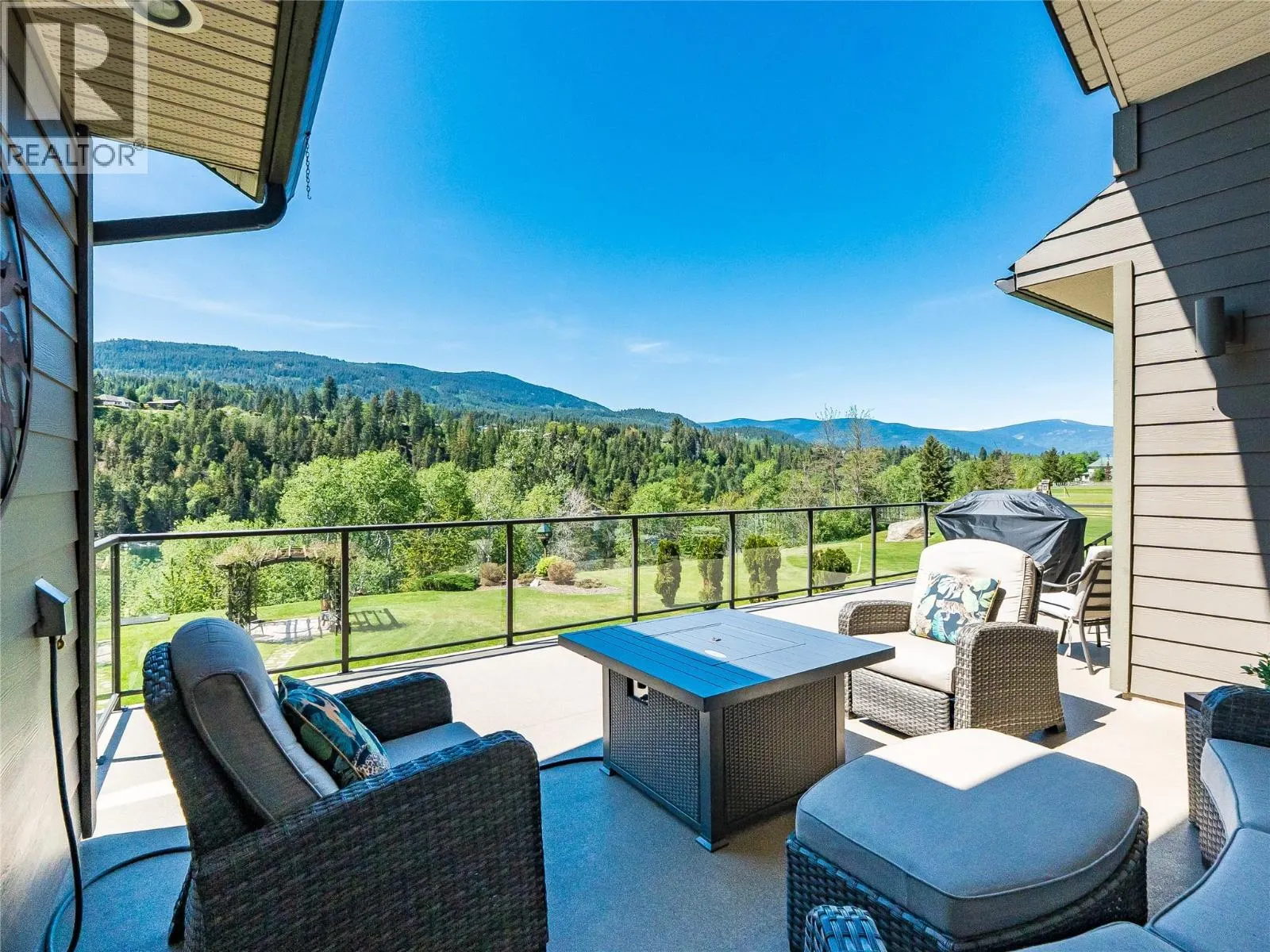 943 Riverview Place