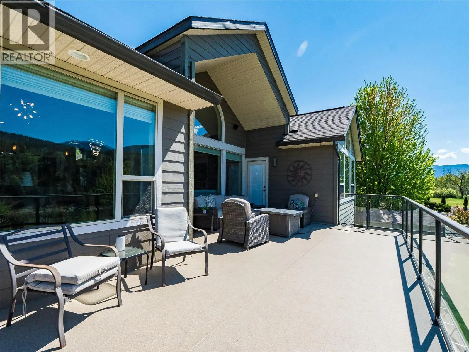 943 Riverview Place