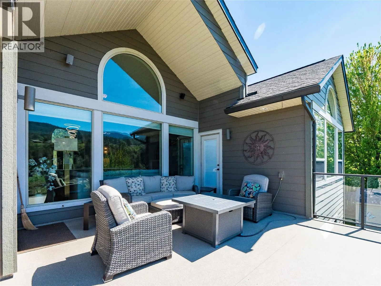 943 Riverview Place