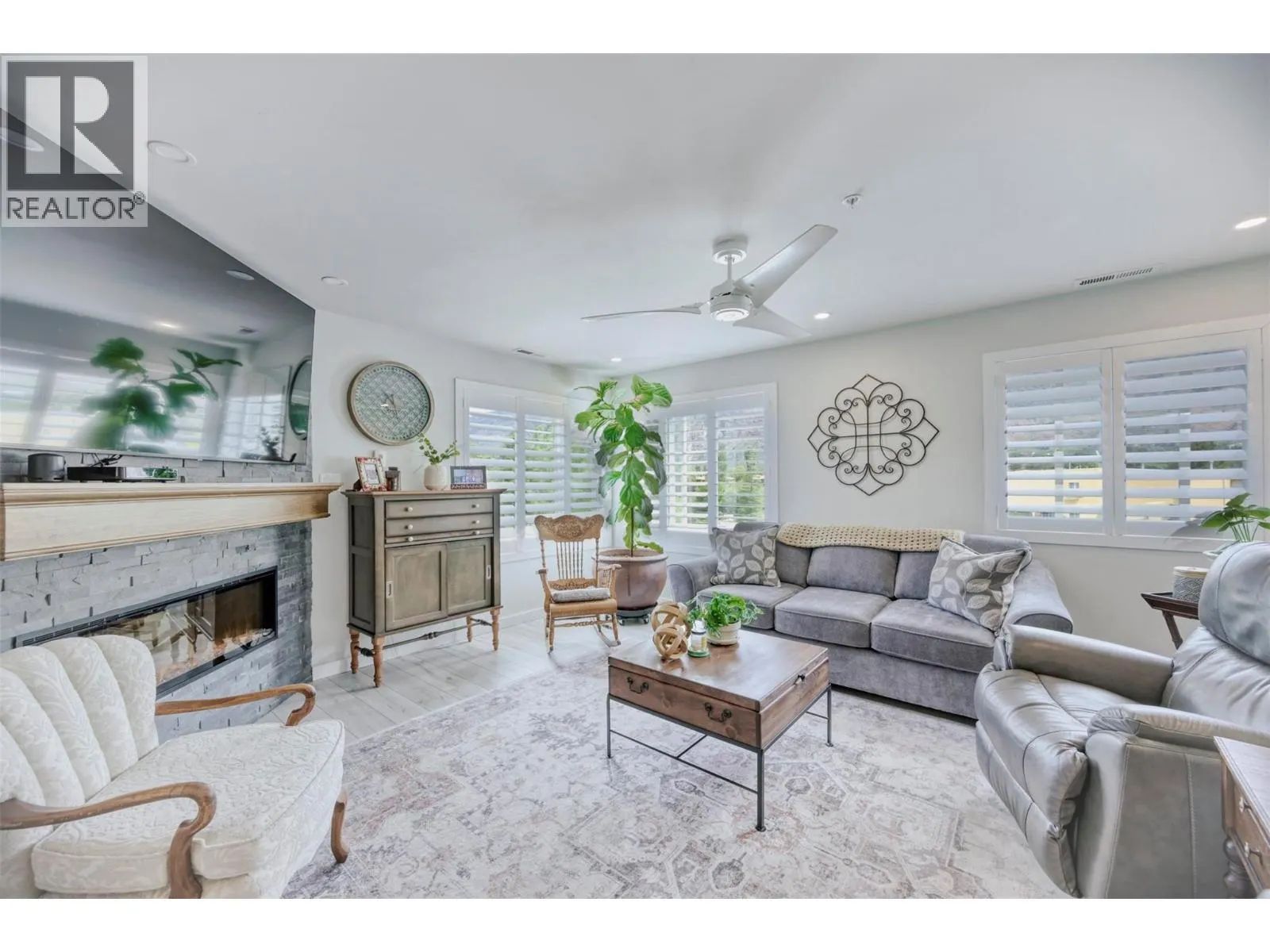 6805 COTTONWOOD Drive Unit# 201