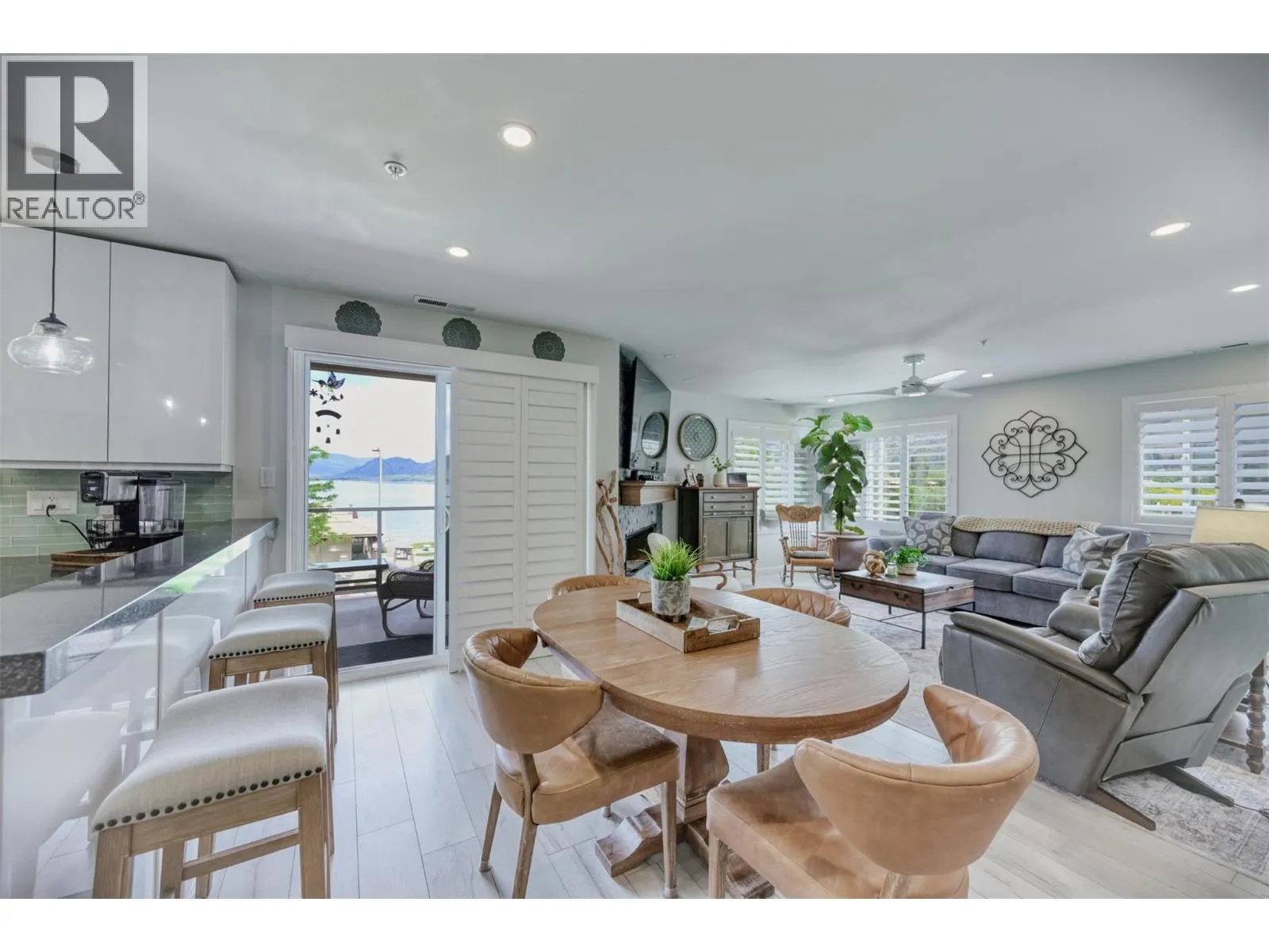 6805 COTTONWOOD Drive Unit# 201