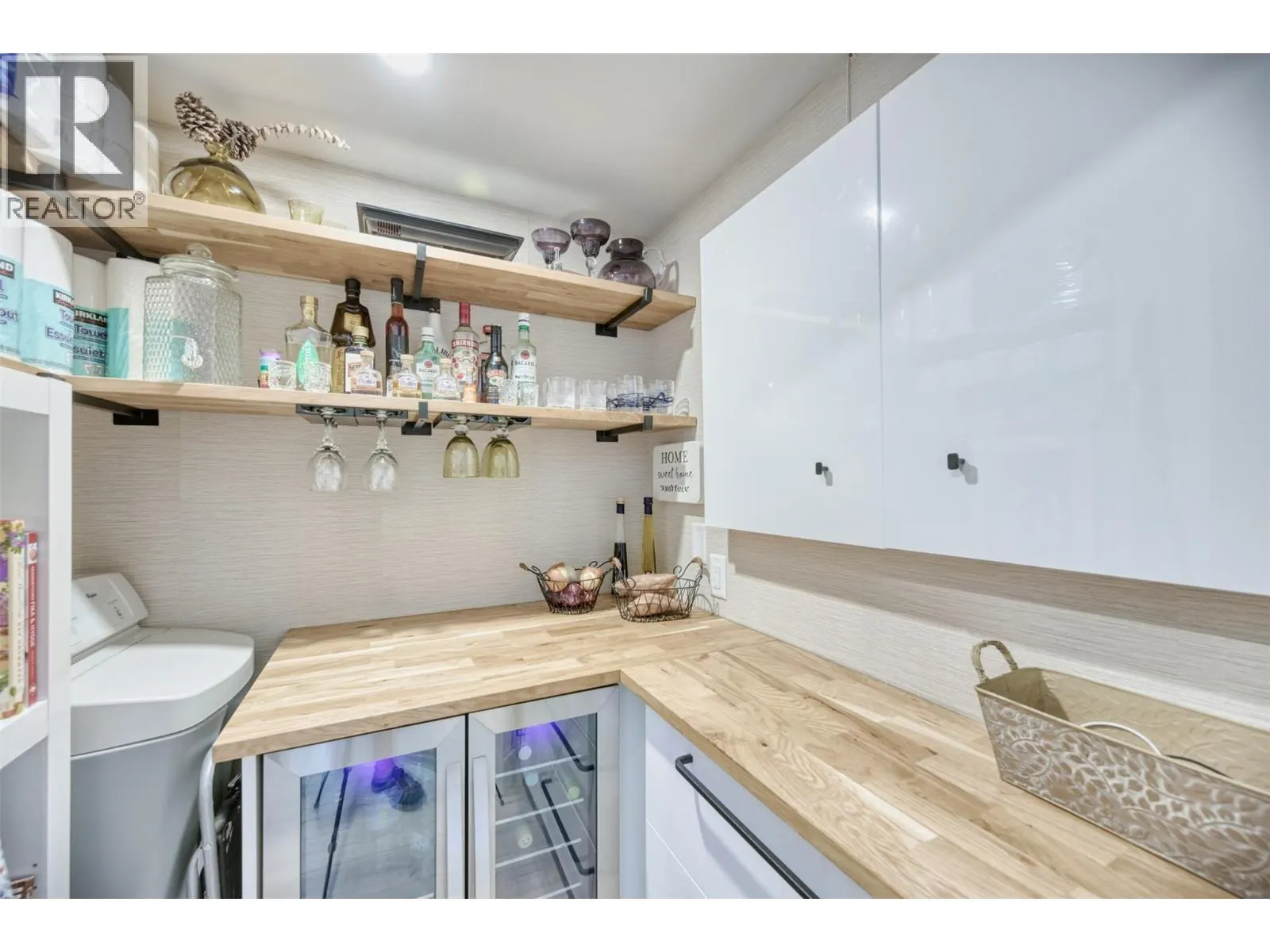 6805 COTTONWOOD Drive Unit# 201