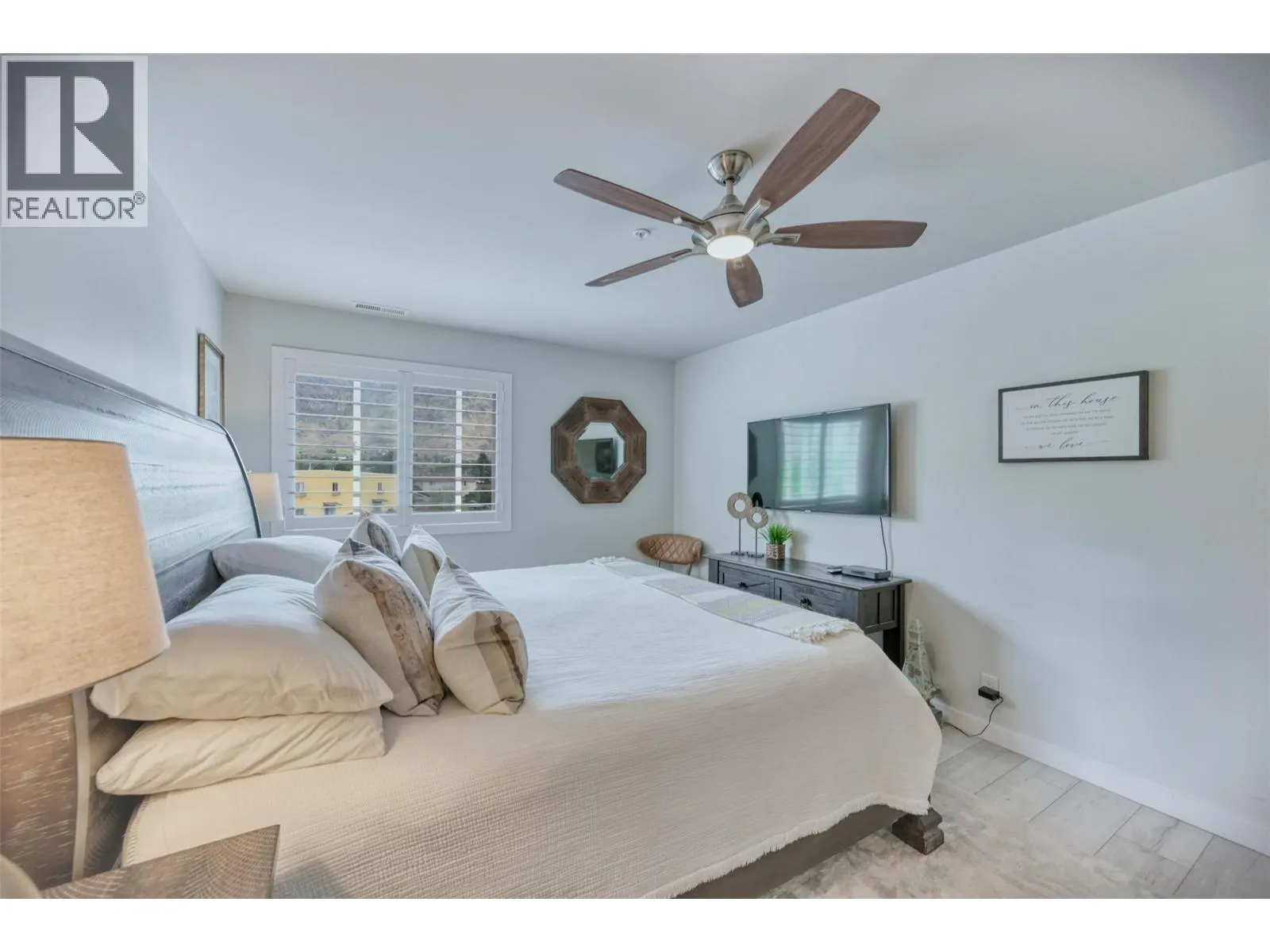 6805 COTTONWOOD Drive Unit# 201