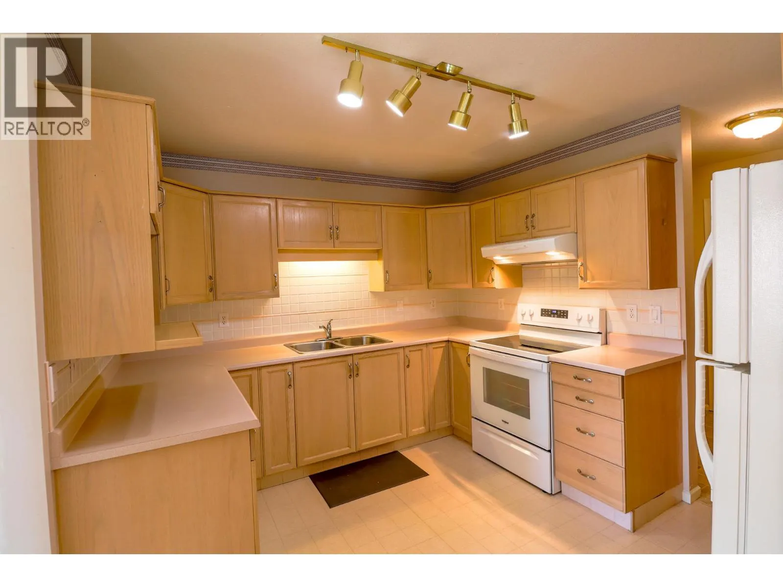 8907 Pineo Court Unit# 208