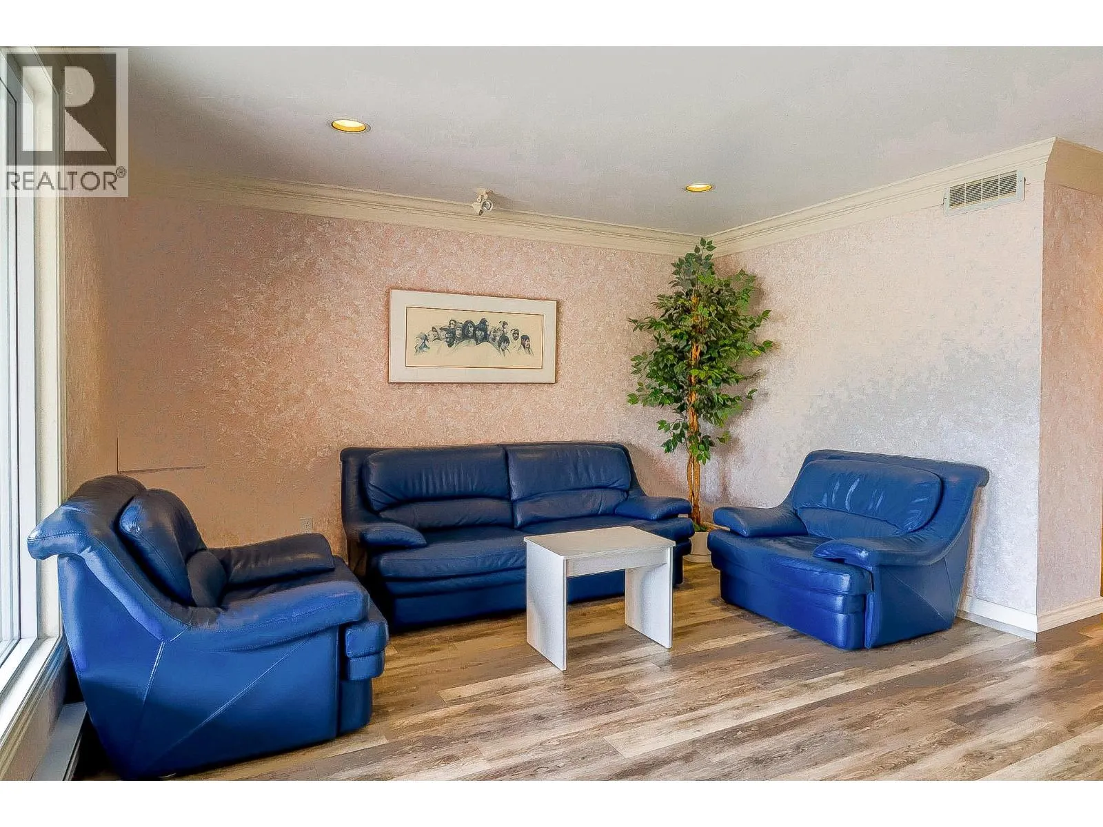 8907 Pineo Court Unit# 208