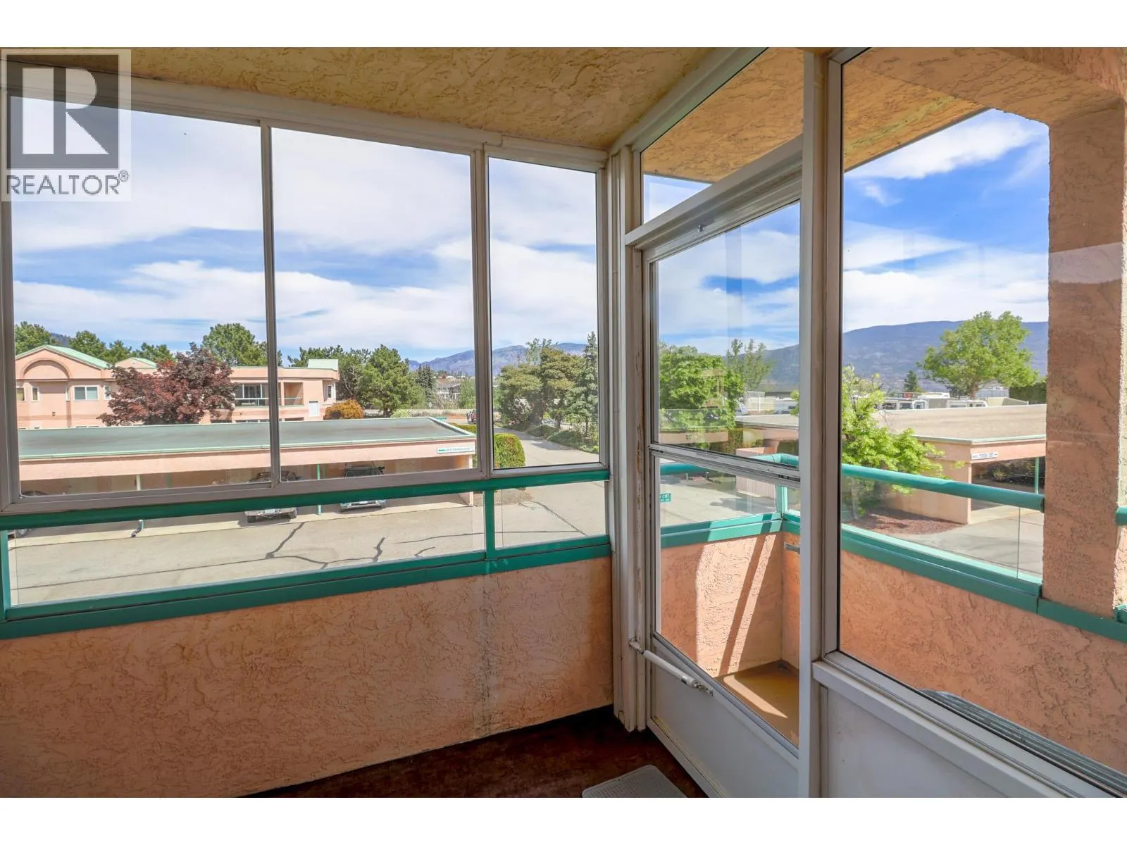 8907 Pineo Court Unit# 208