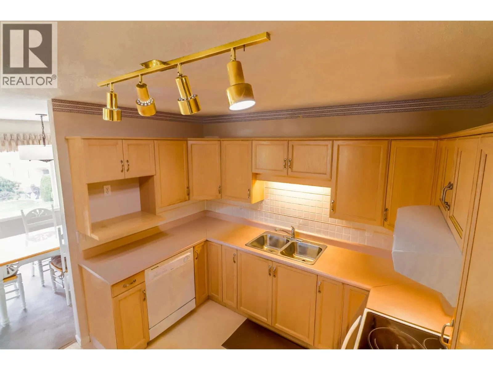 8907 Pineo Court Unit# 208