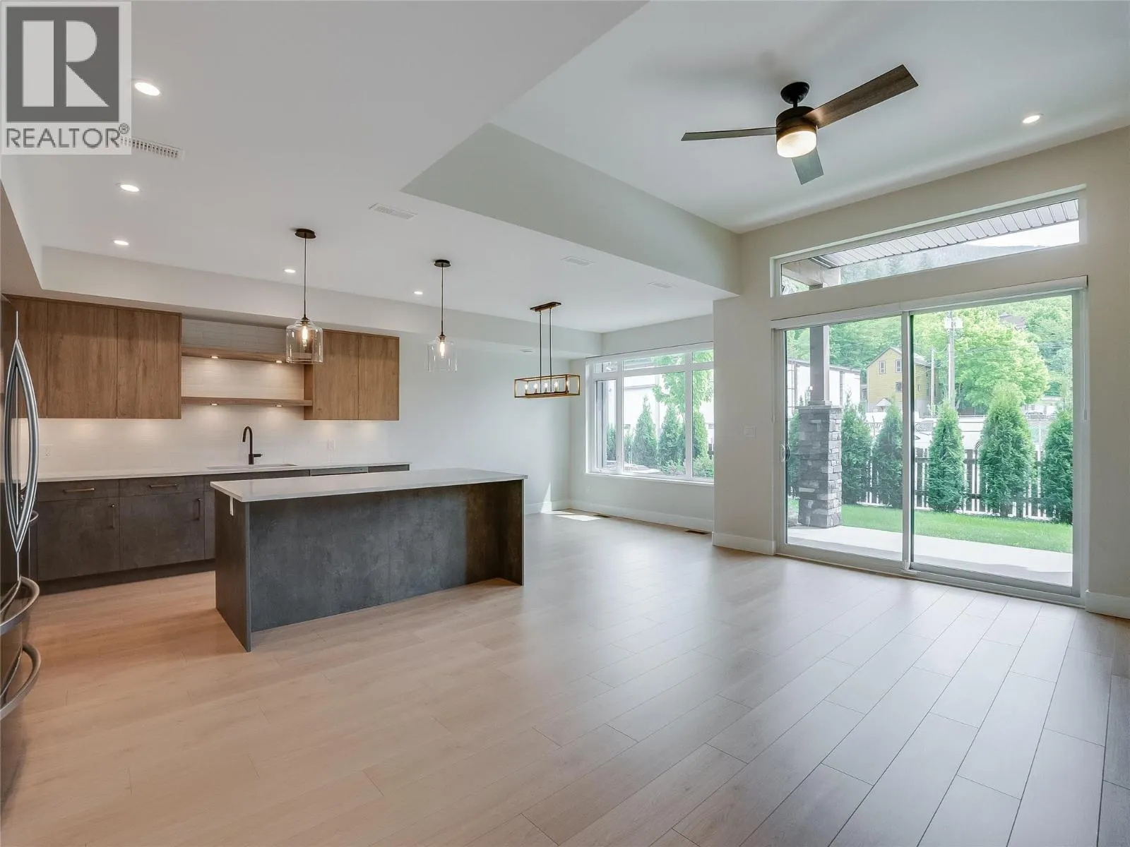 910 Lakeside Drive Unit# 403