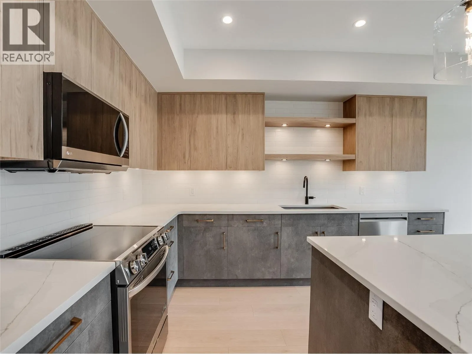 910 Lakeside Drive Unit# 403