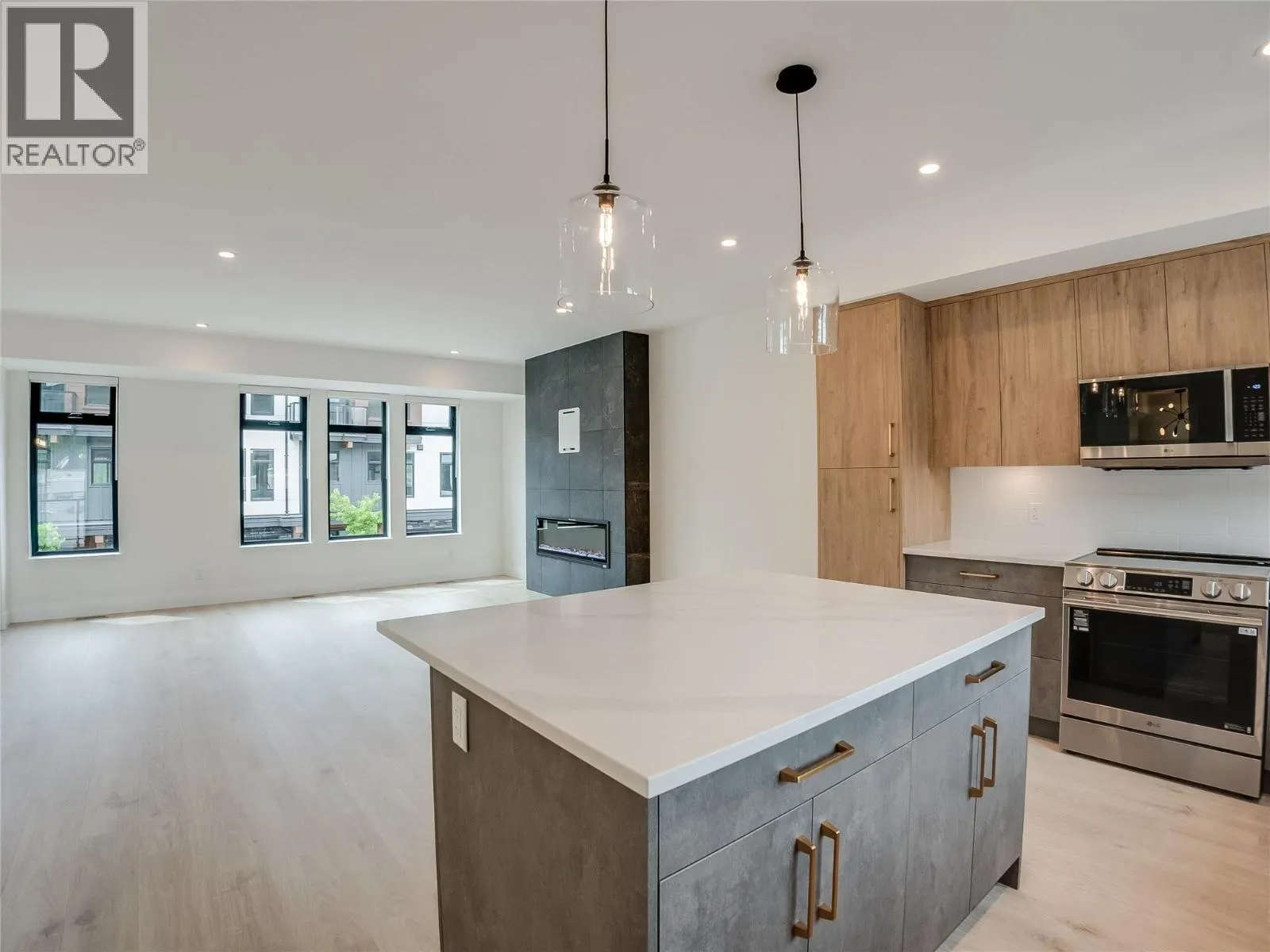 910 Lakeside Drive Unit# 208