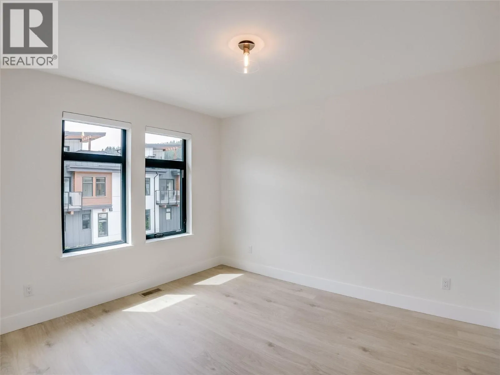 910 Lakeside Drive Unit# 208