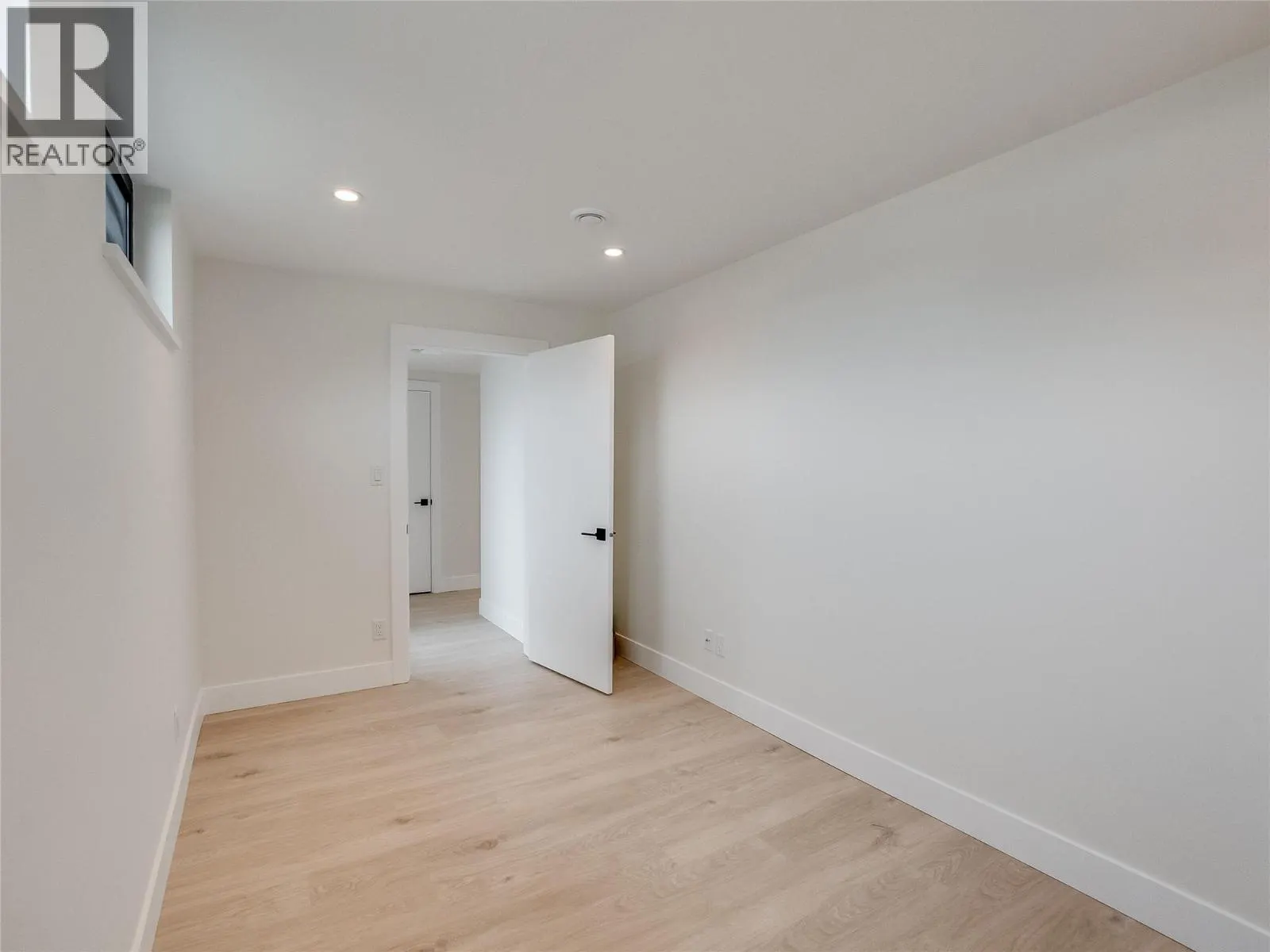 910 Lakeside Drive Unit# 208