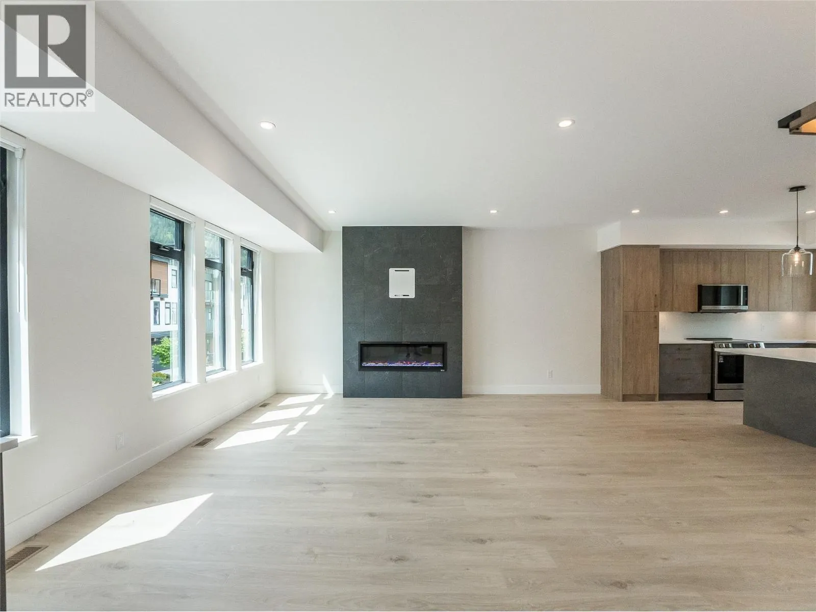 910 Lakeside Drive Unit# 208