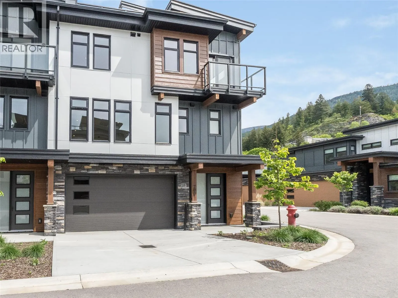 910 Lakeside Drive Unit# 208