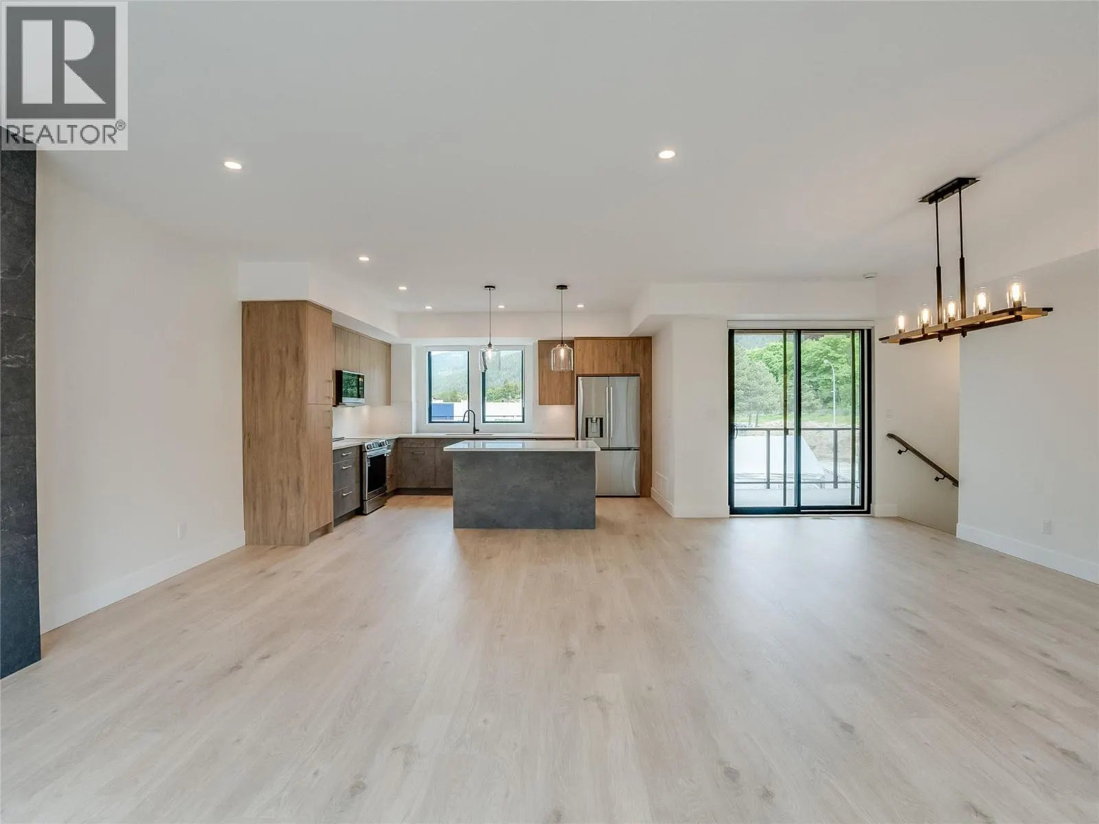 910 Lakeside Drive Unit# 208