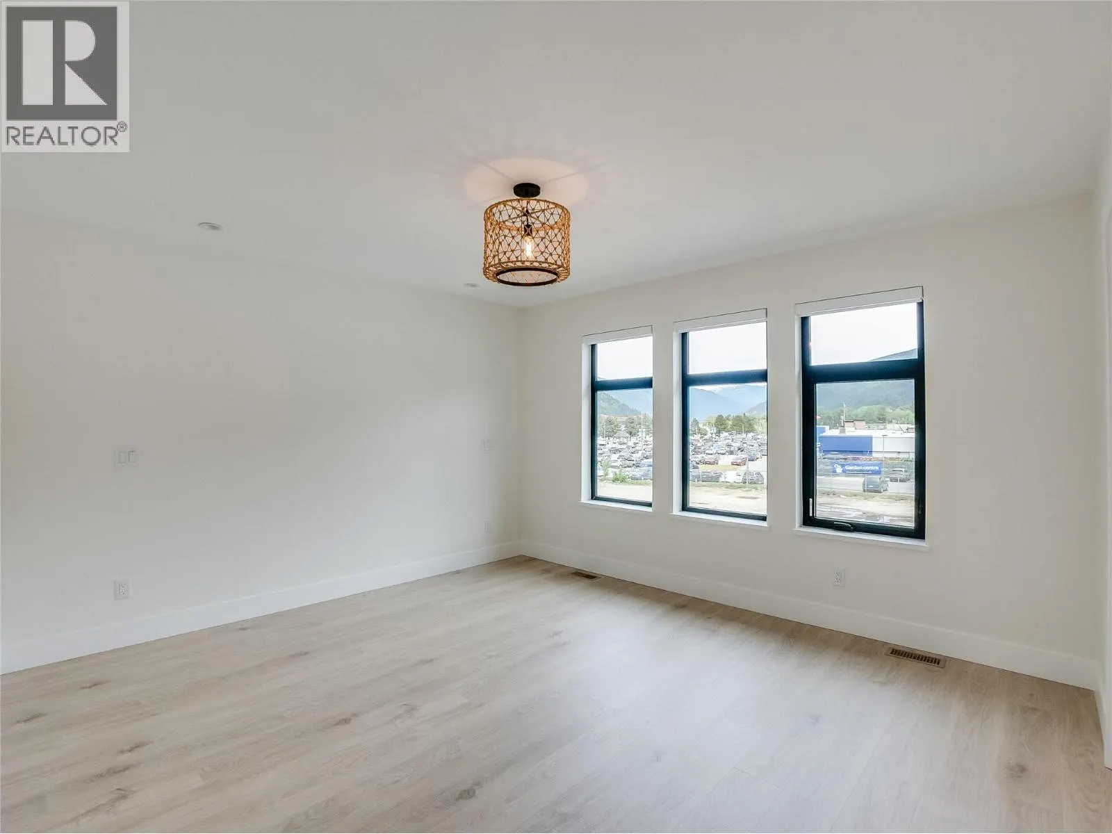 910 Lakeside Drive Unit# 208