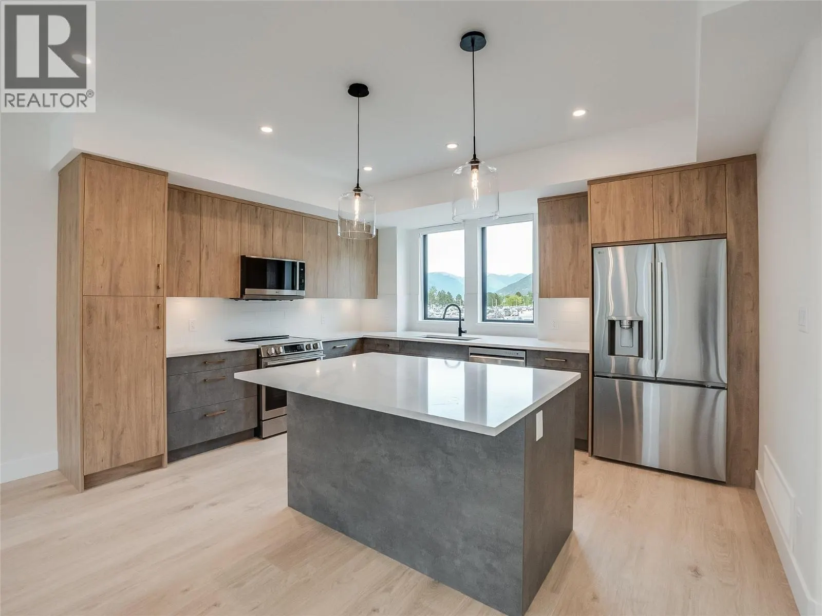 910 Lakeside Drive Unit# 208
