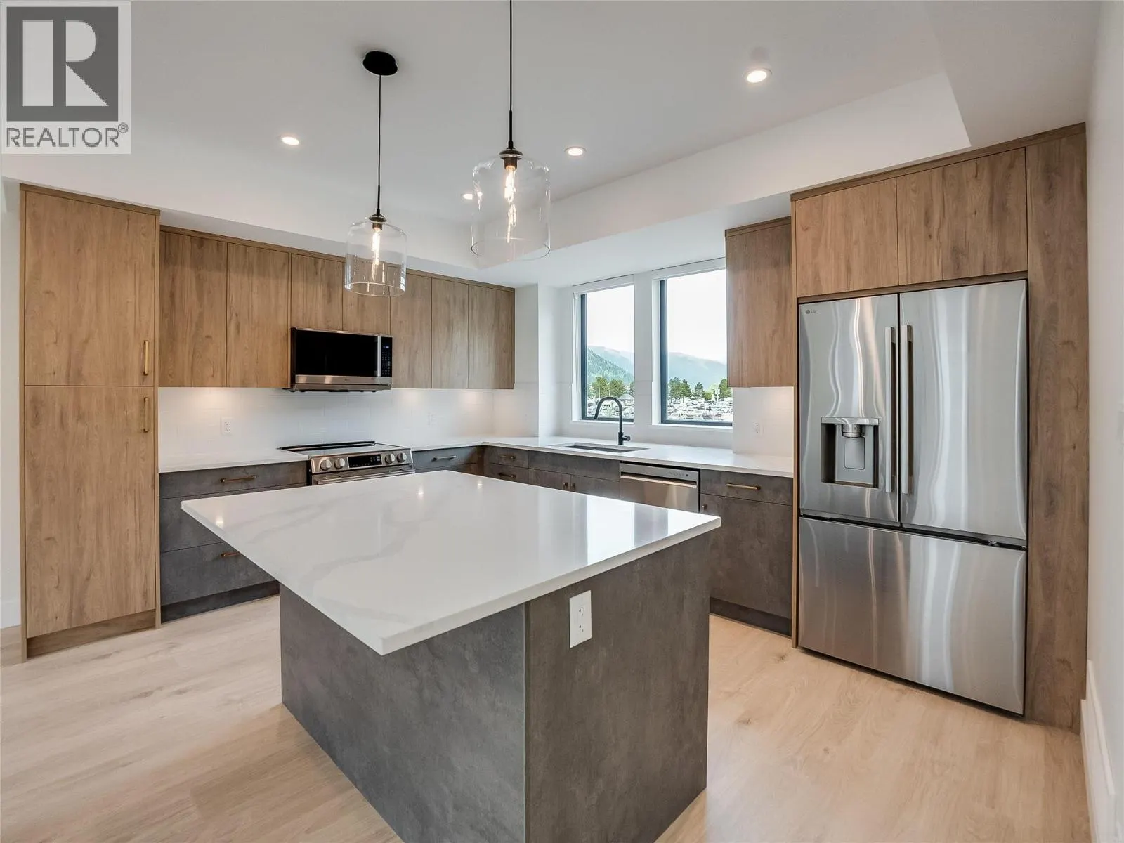 910 Lakeside Drive Unit# 208