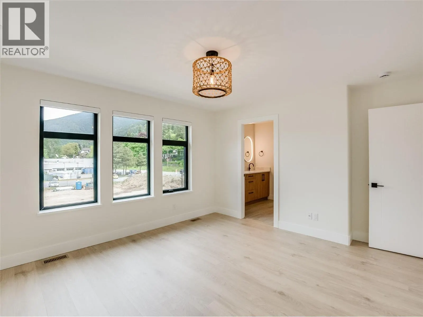 910 Lakeside Drive Unit# 208