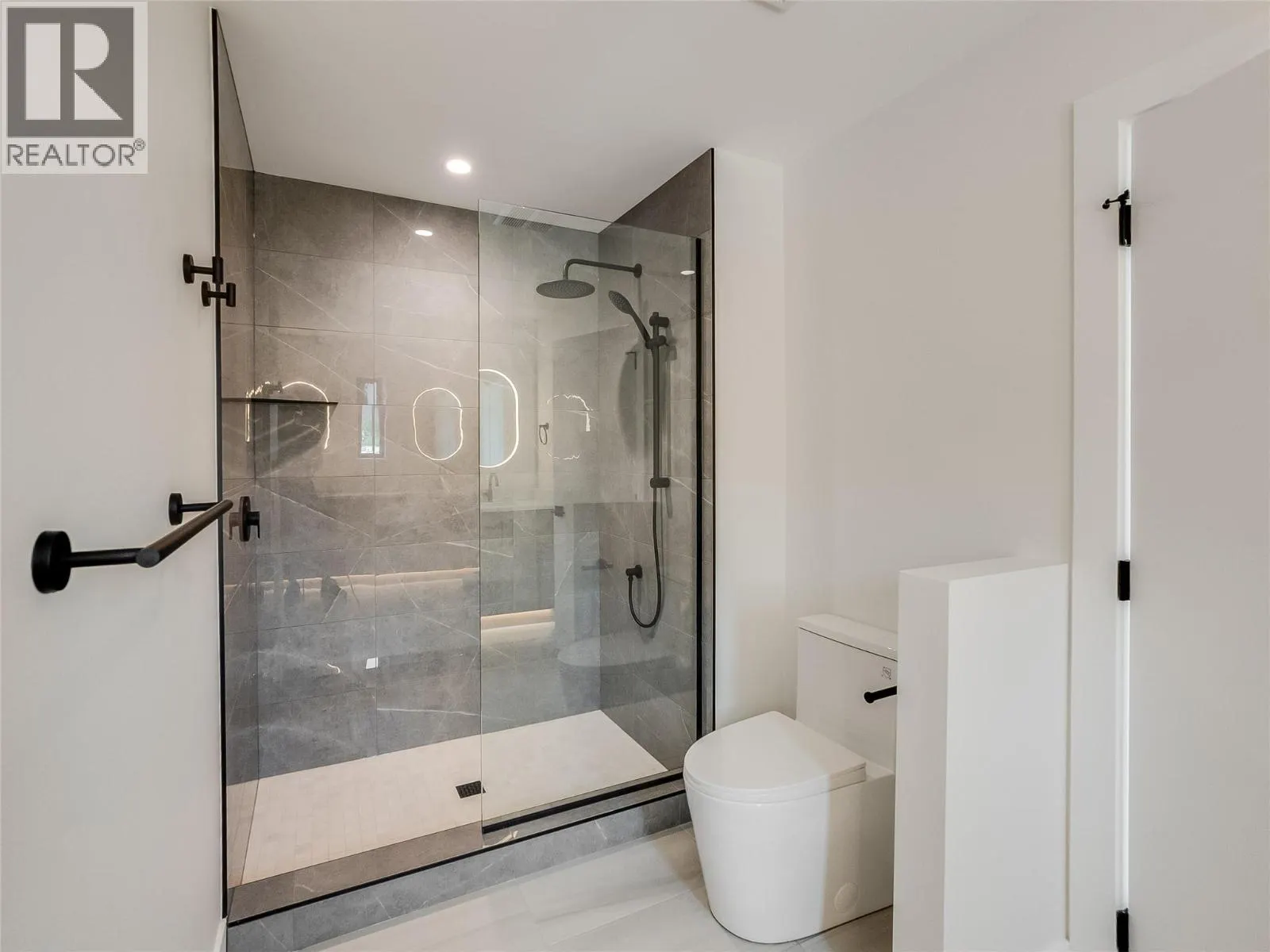 910 Lakeside Drive Unit# 208