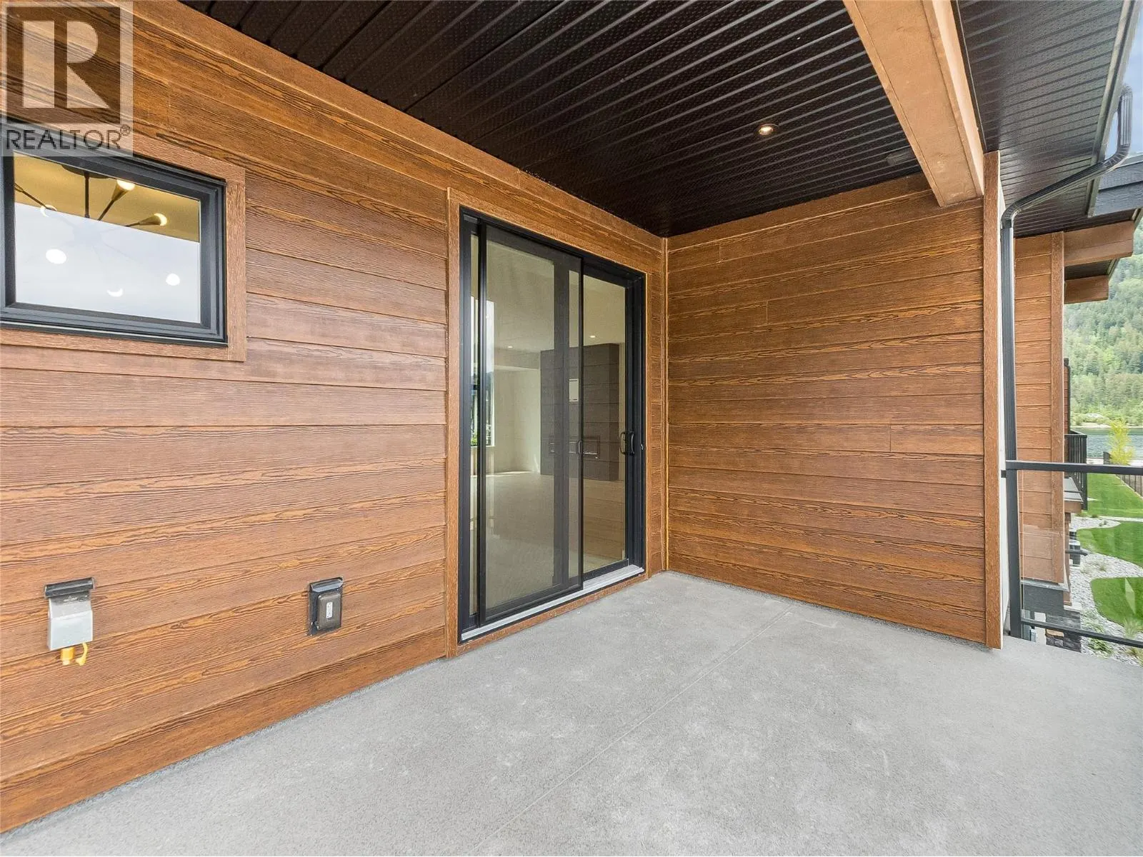 910 Lakeside Drive Unit# 208