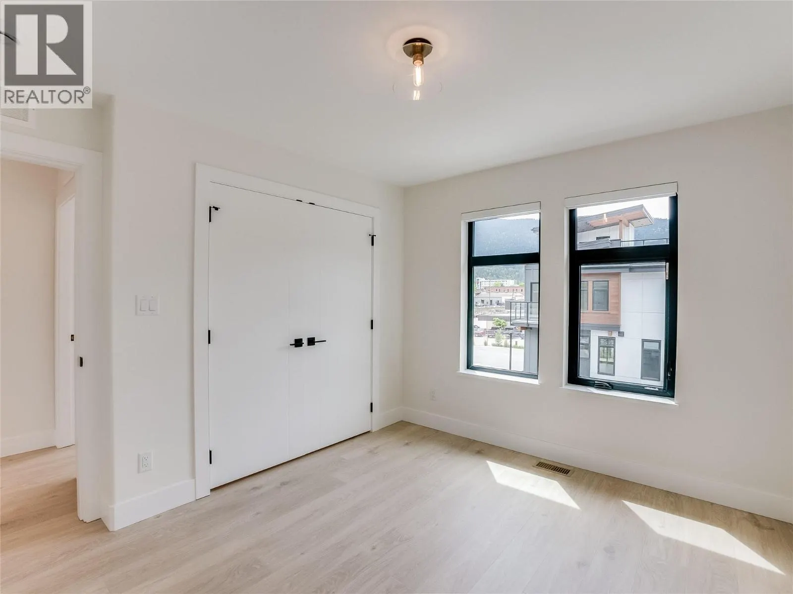 910 Lakeside Drive Unit# 208