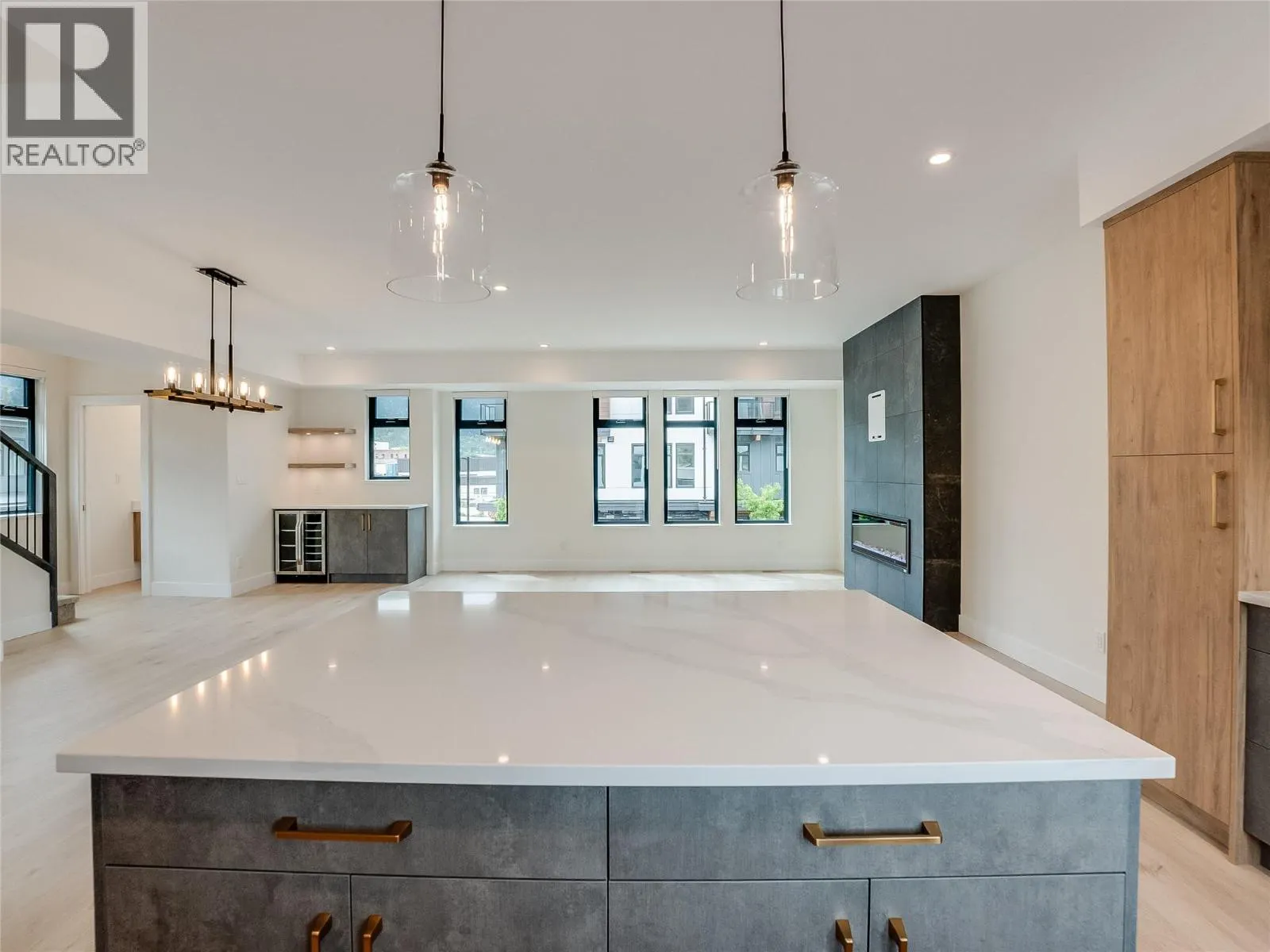 910 Lakeside Drive Unit# 208