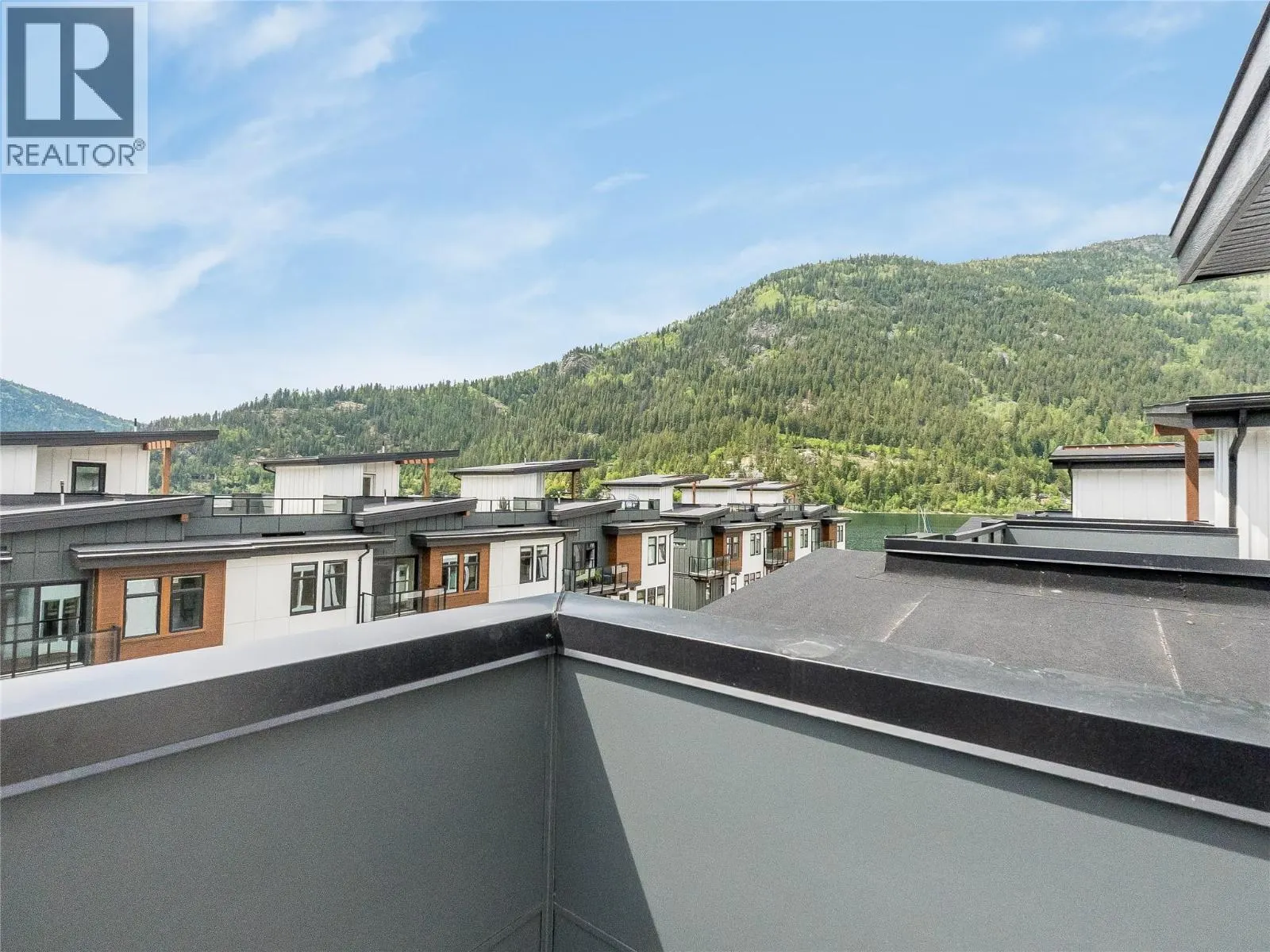 910 Lakeside Drive Unit# 208