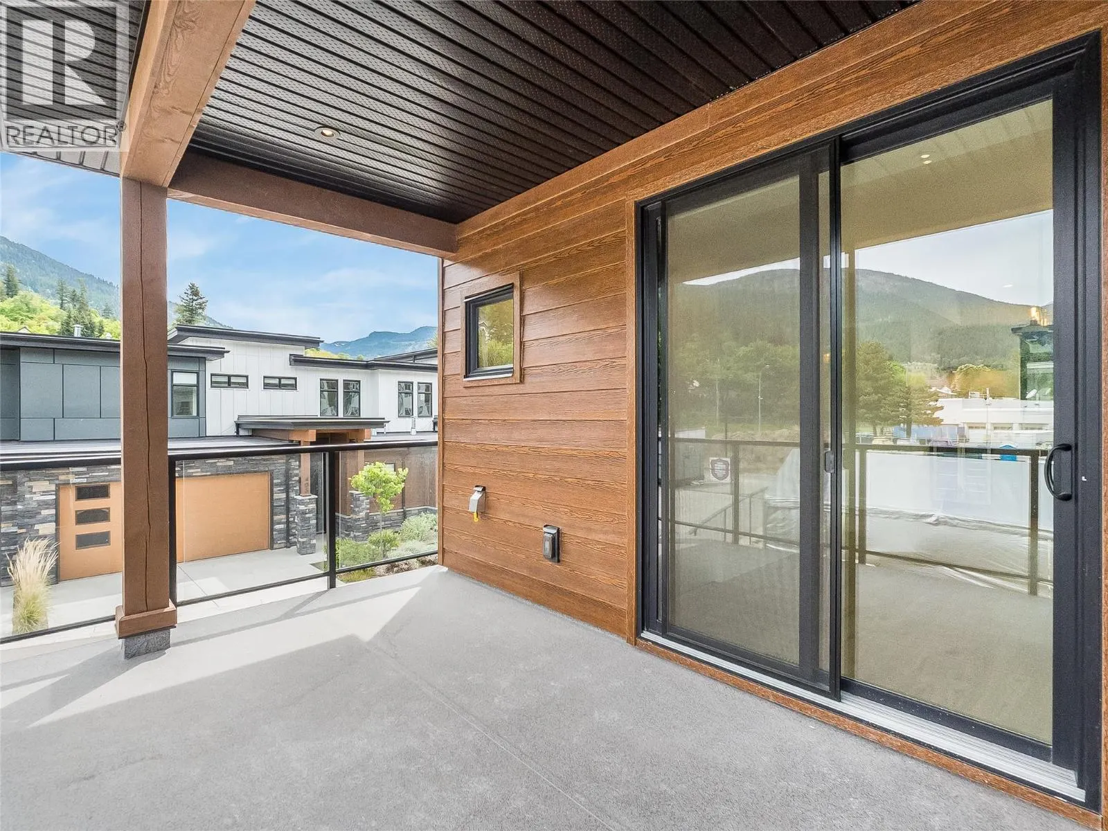 910 Lakeside Drive Unit# 208