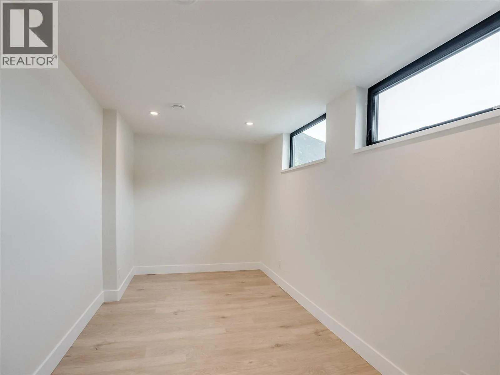 910 Lakeside Drive Unit# 208