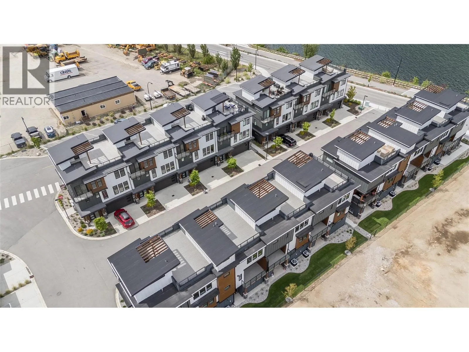 910 Lakeside Drive Unit# 208