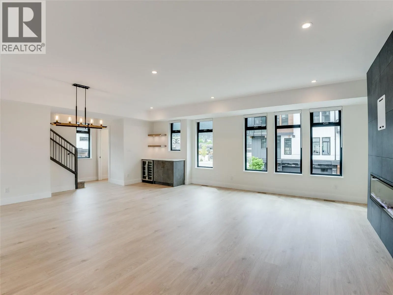 910 Lakeside Drive Unit# 208