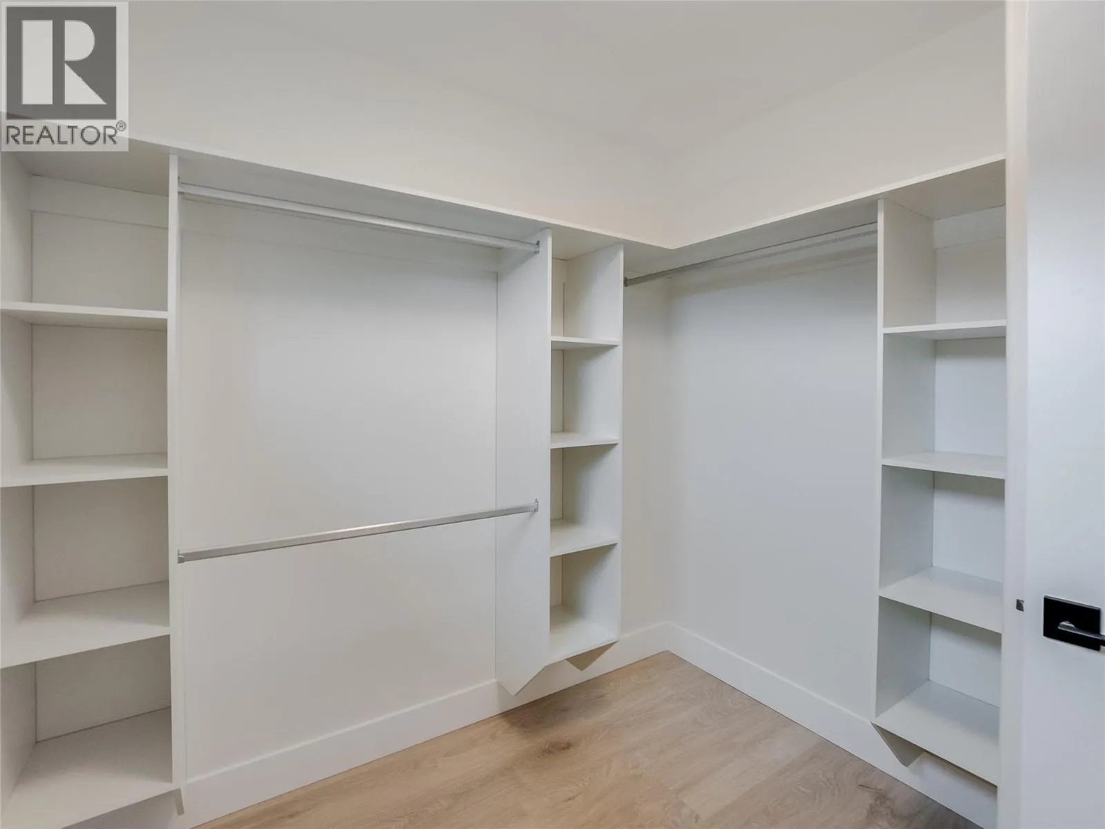 910 Lakeside Drive Unit# 208