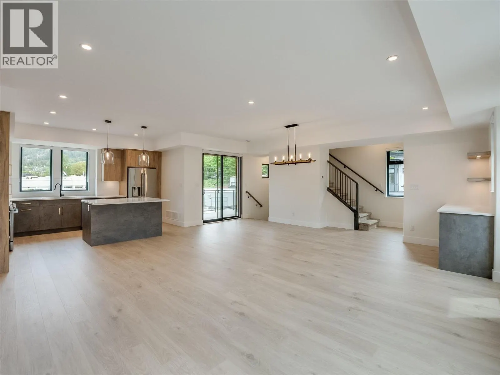 910 Lakeside Drive Unit# 208