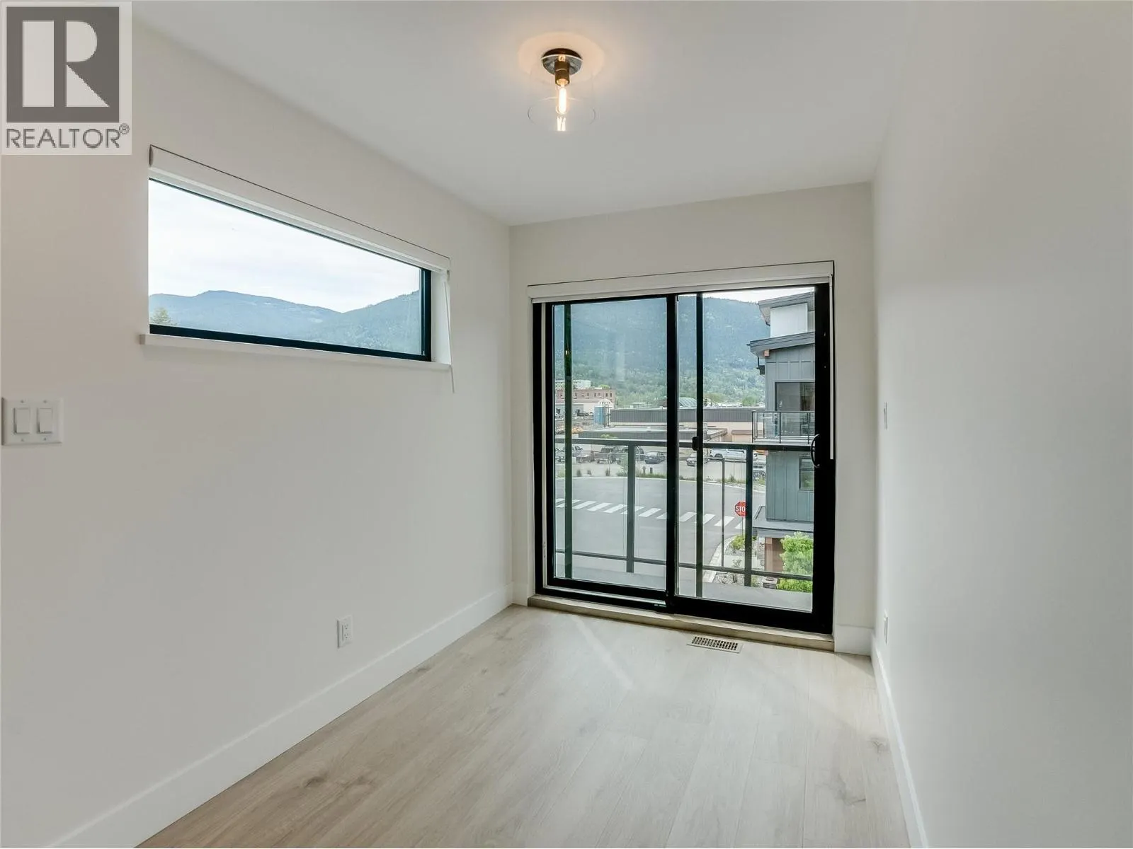 910 Lakeside Drive Unit# 208