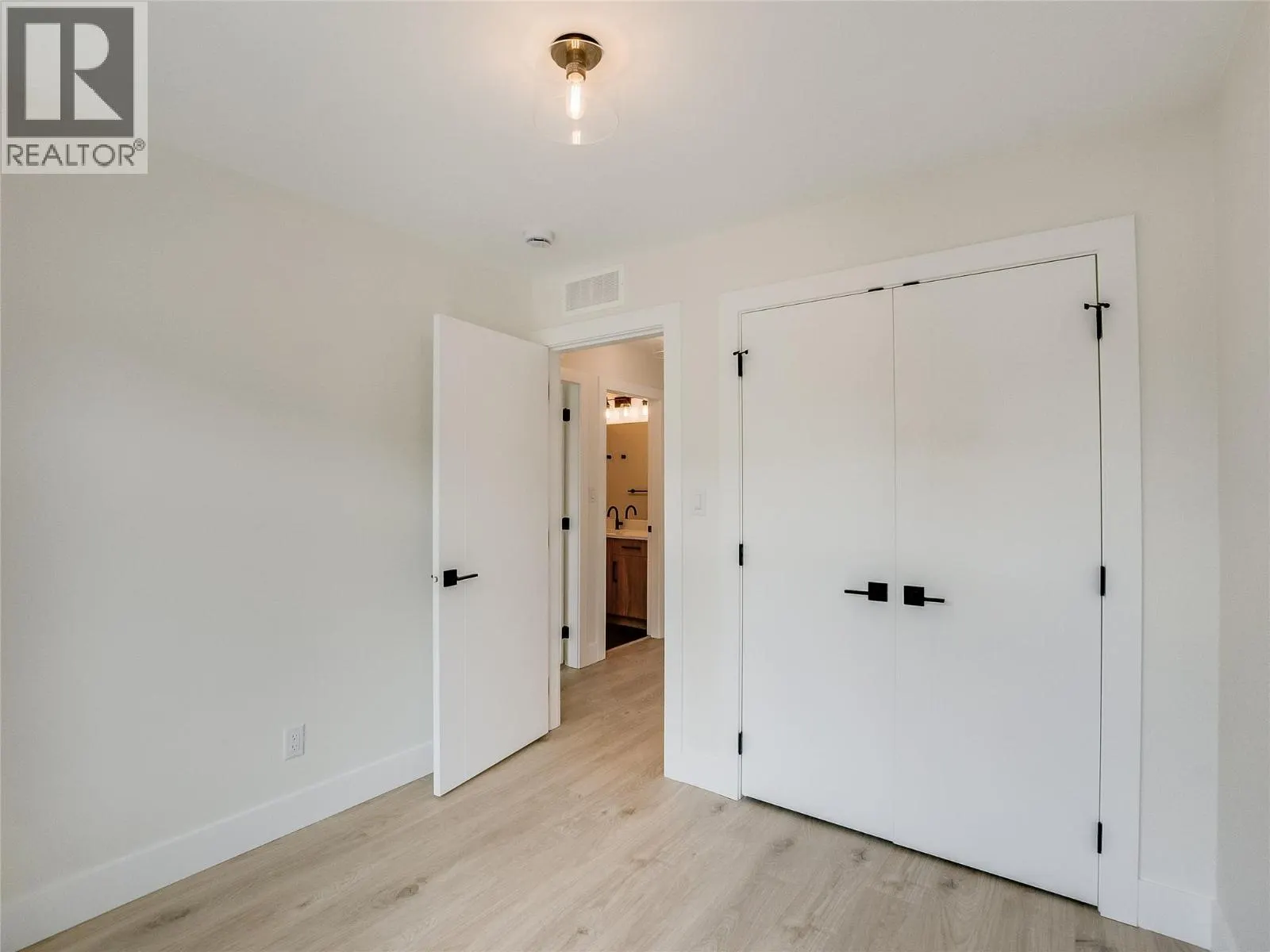 910 Lakeside Drive Unit# 208
