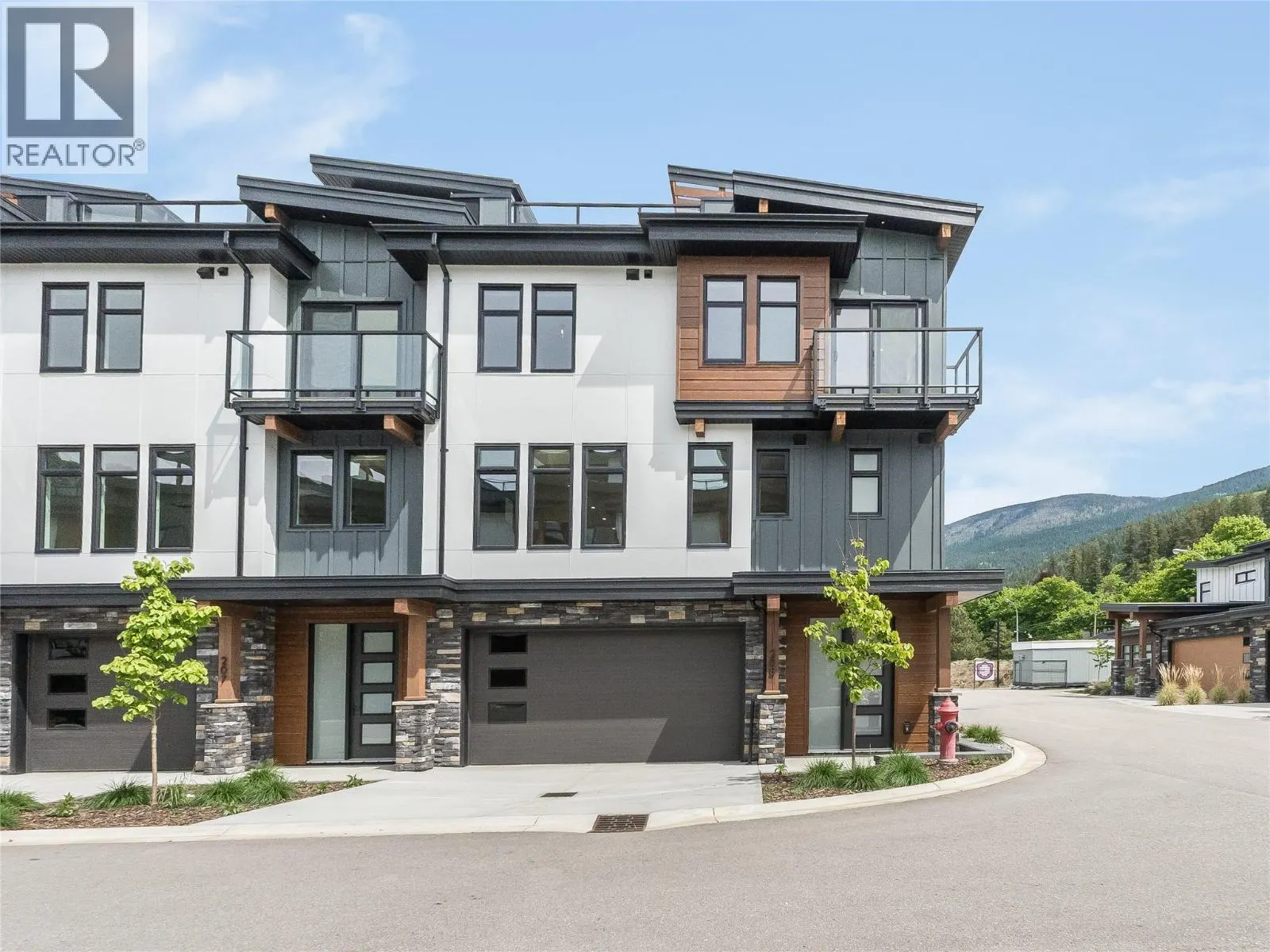 910 Lakeside Drive Unit# 208